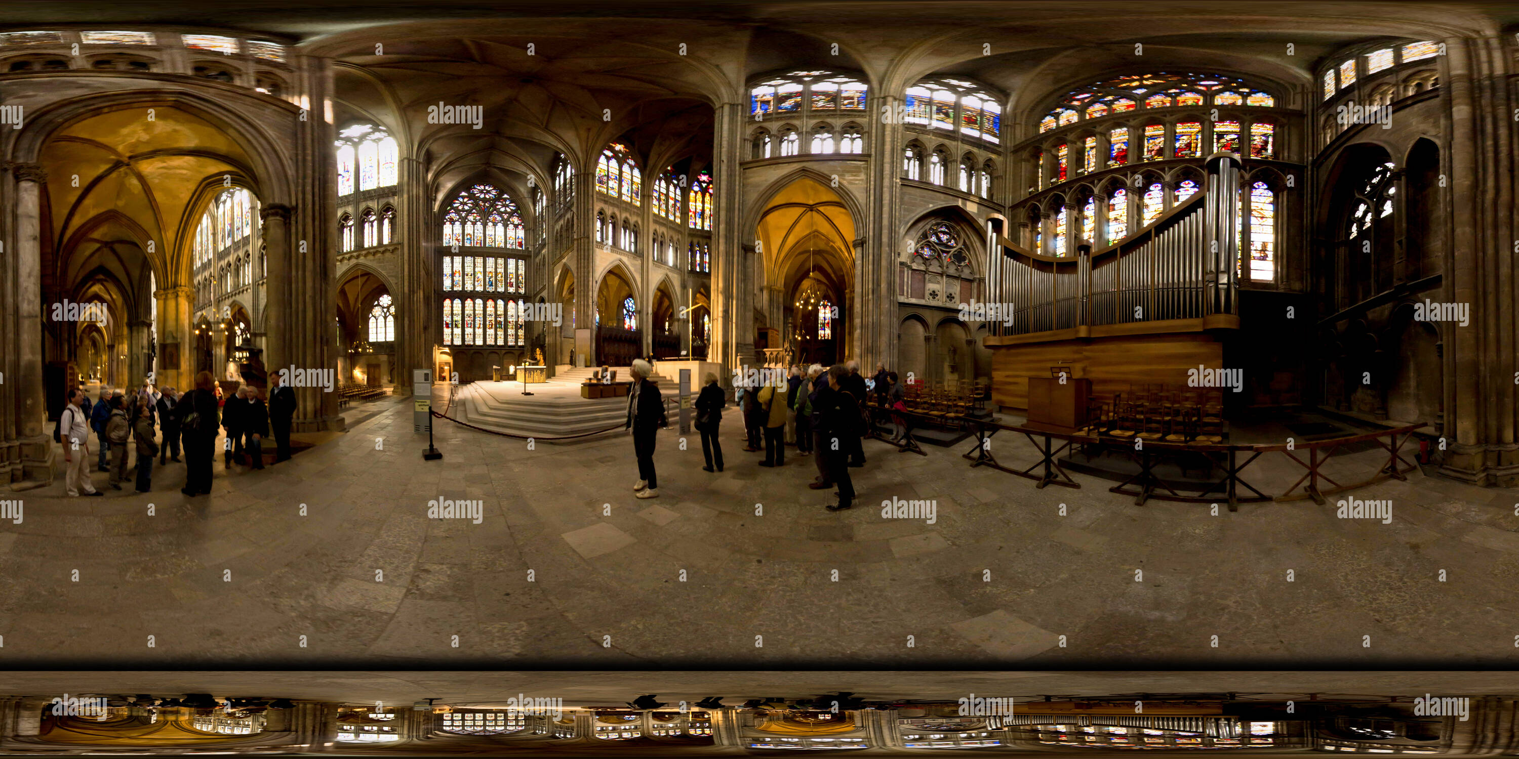 360 degree panoramic view of Cathedral Saint Etienne (III), Metz, 2016-09, freehand