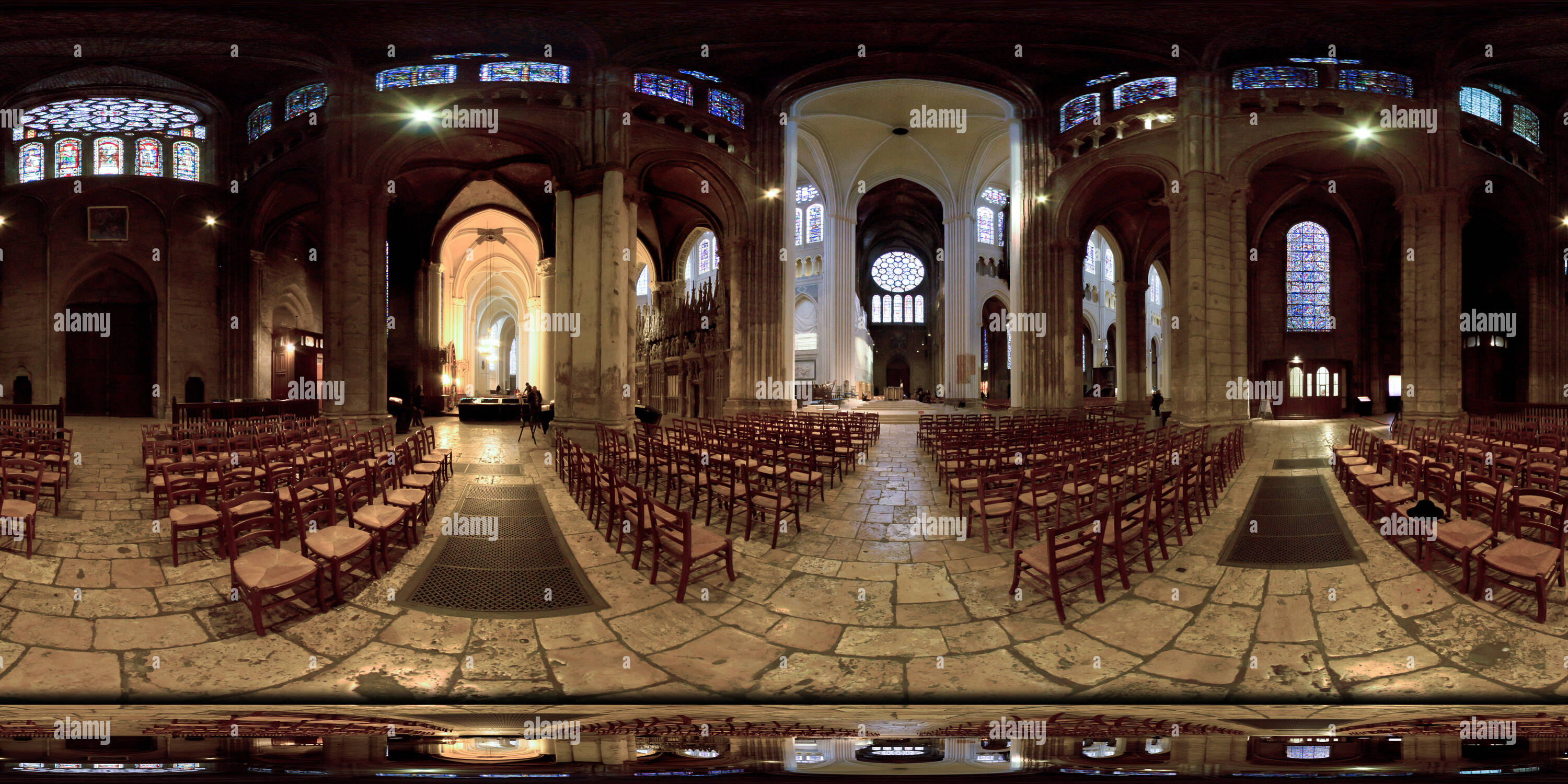 360 degree panoramic view of Cathedral of Our Lady of Chartres (II), 2016-10, freehand