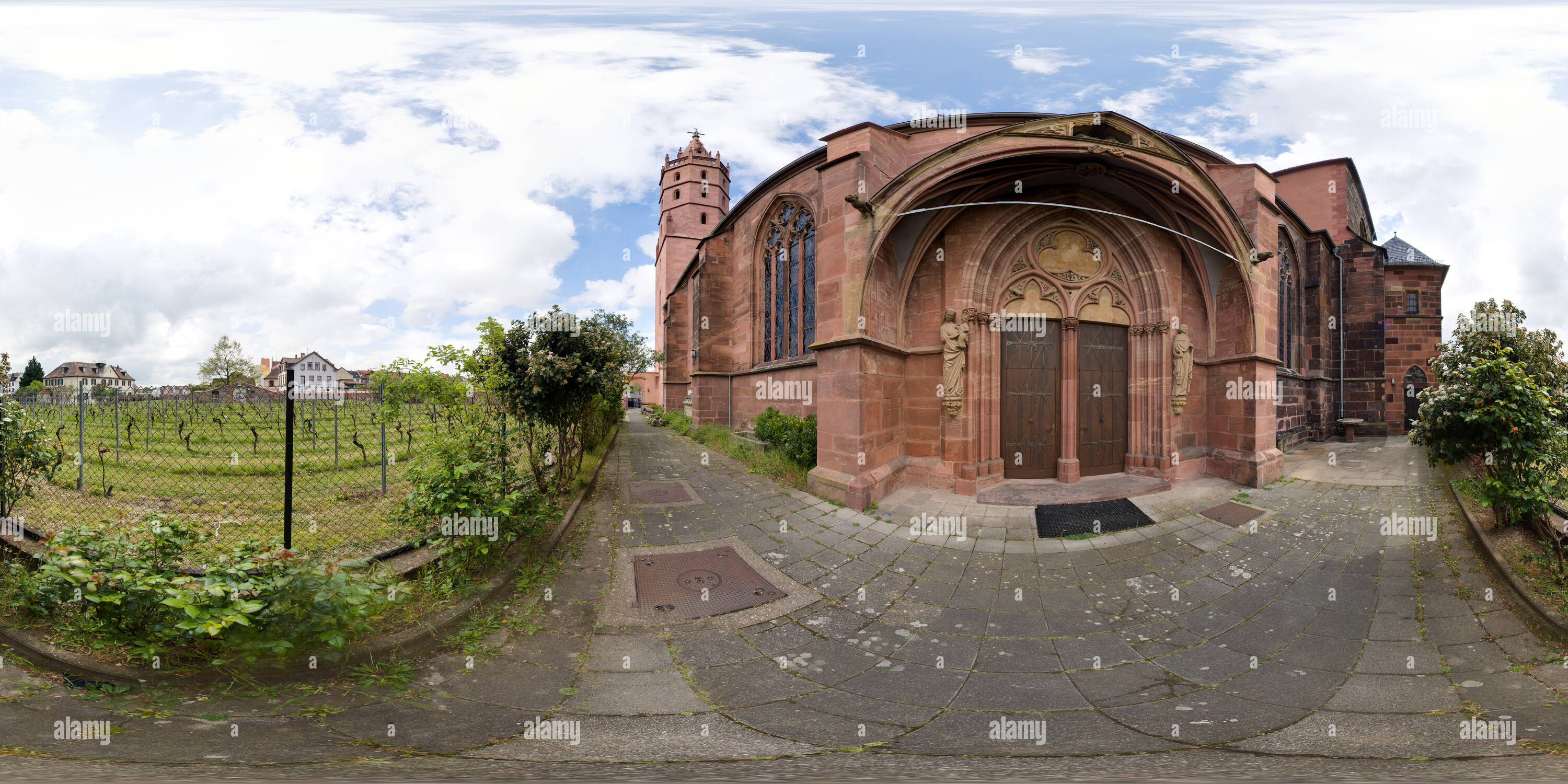 360 degree panoramic view of Liebfrauenkirche (Church of Our Dear Lady) Worms, Southern Entry, 2017-04