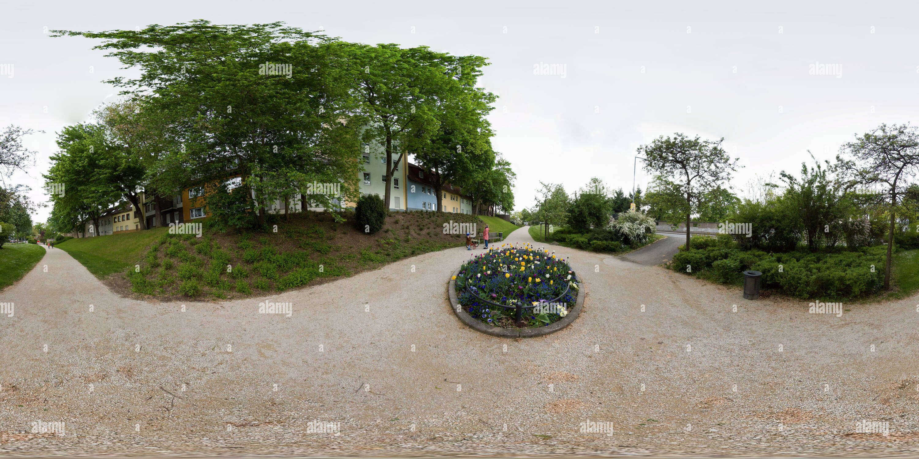 360 degree panoramic view of Green Willy-Brandt-Ring, Row of Houses Luginsland, Worms, 2017-05, freehand