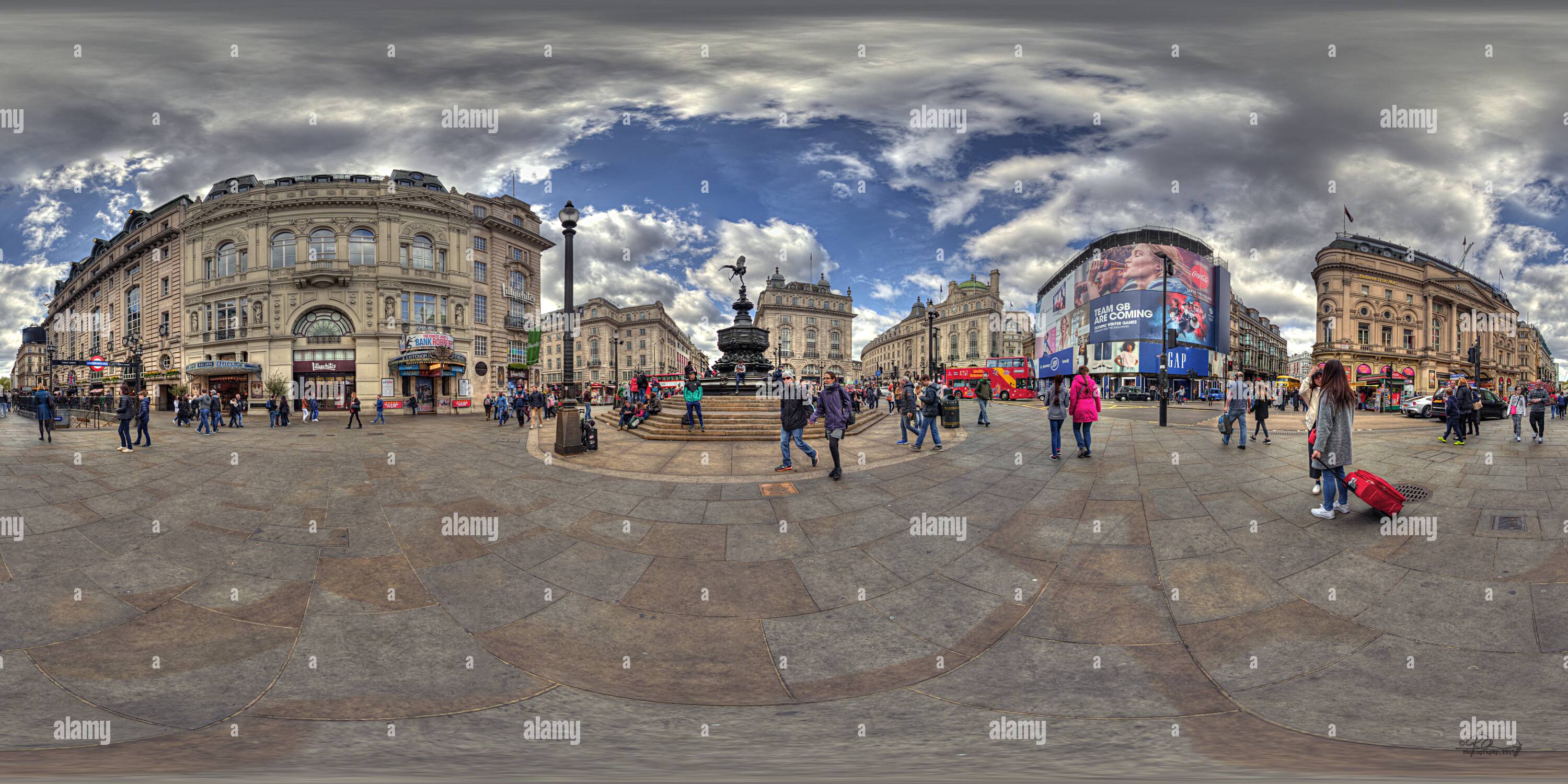 360 degree panoramic view of London's Picadilly Circus :)