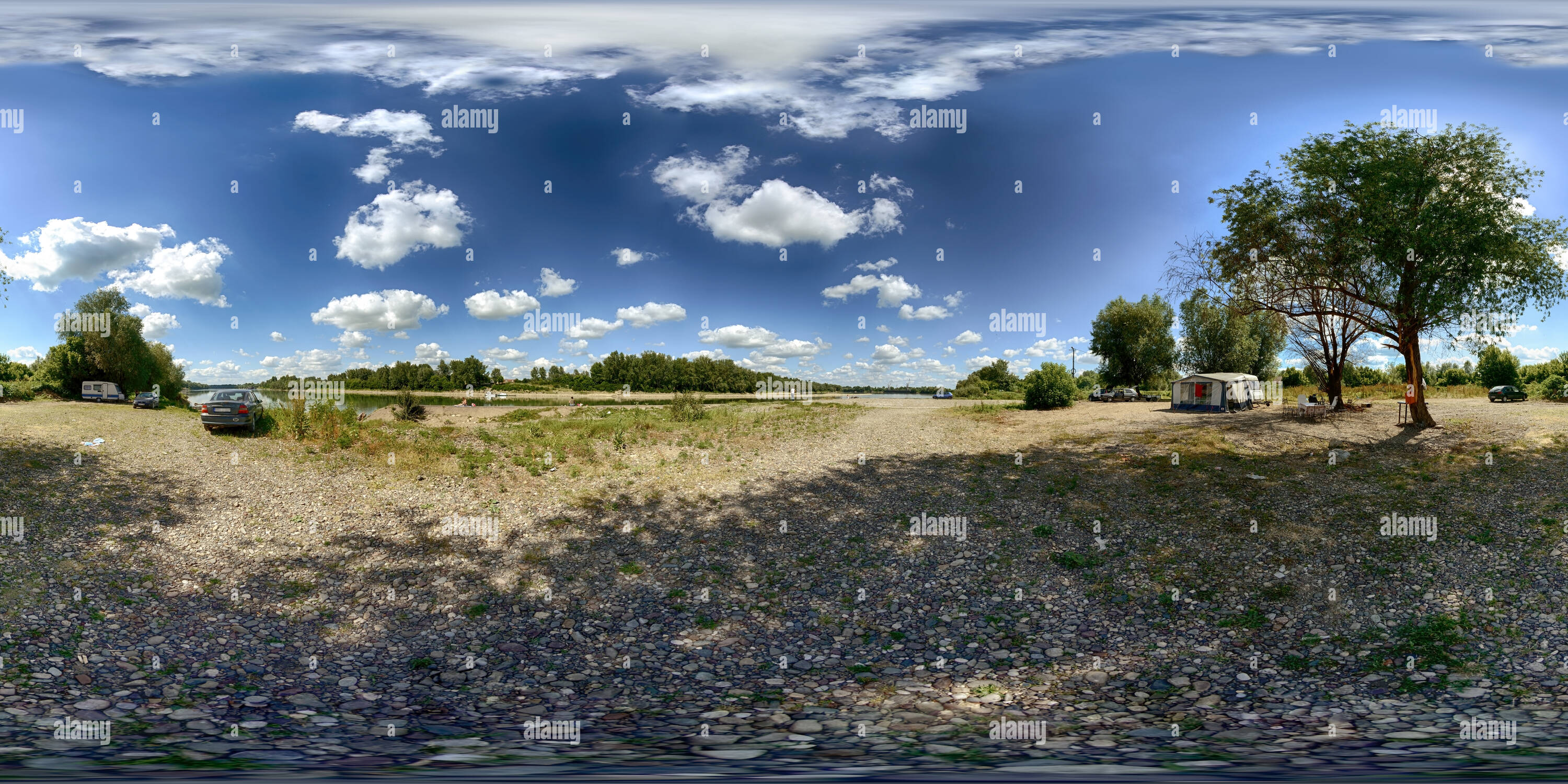 360° view of Small camp, shadow of a willow, Samac - Alamy