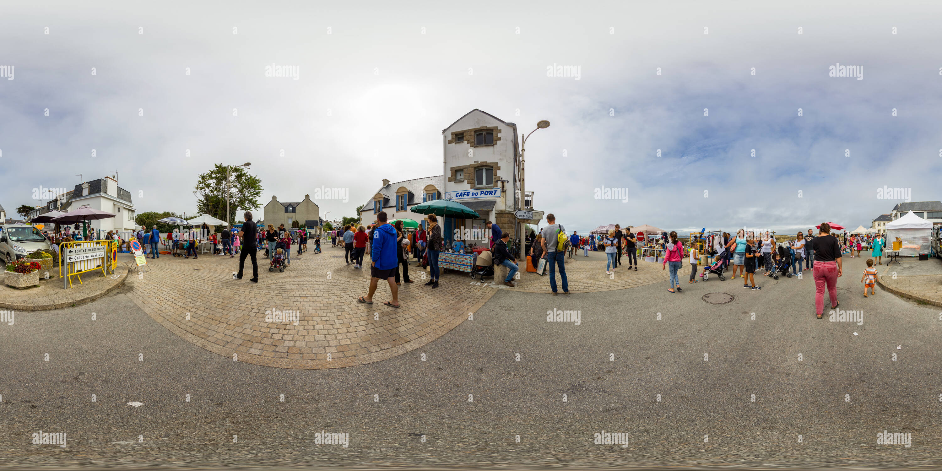 360° view of Garage sale at Portivy in the peninsula of Quiberon Alamy