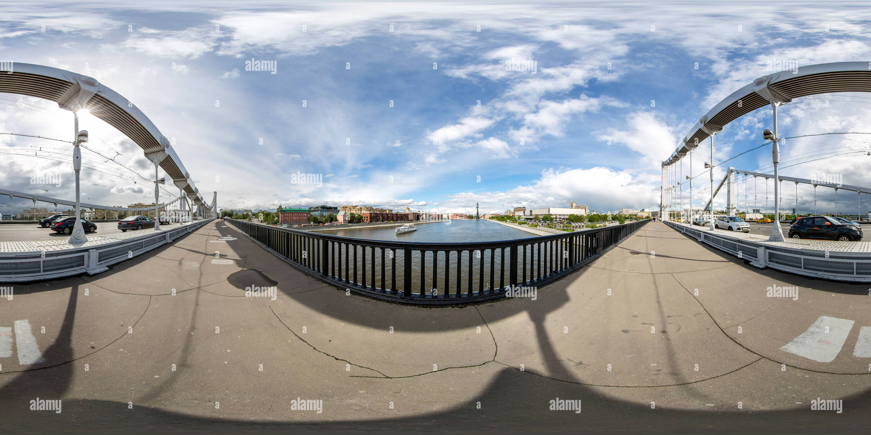 360° View Of Krymsky Bridge Of Moscow - Alamy