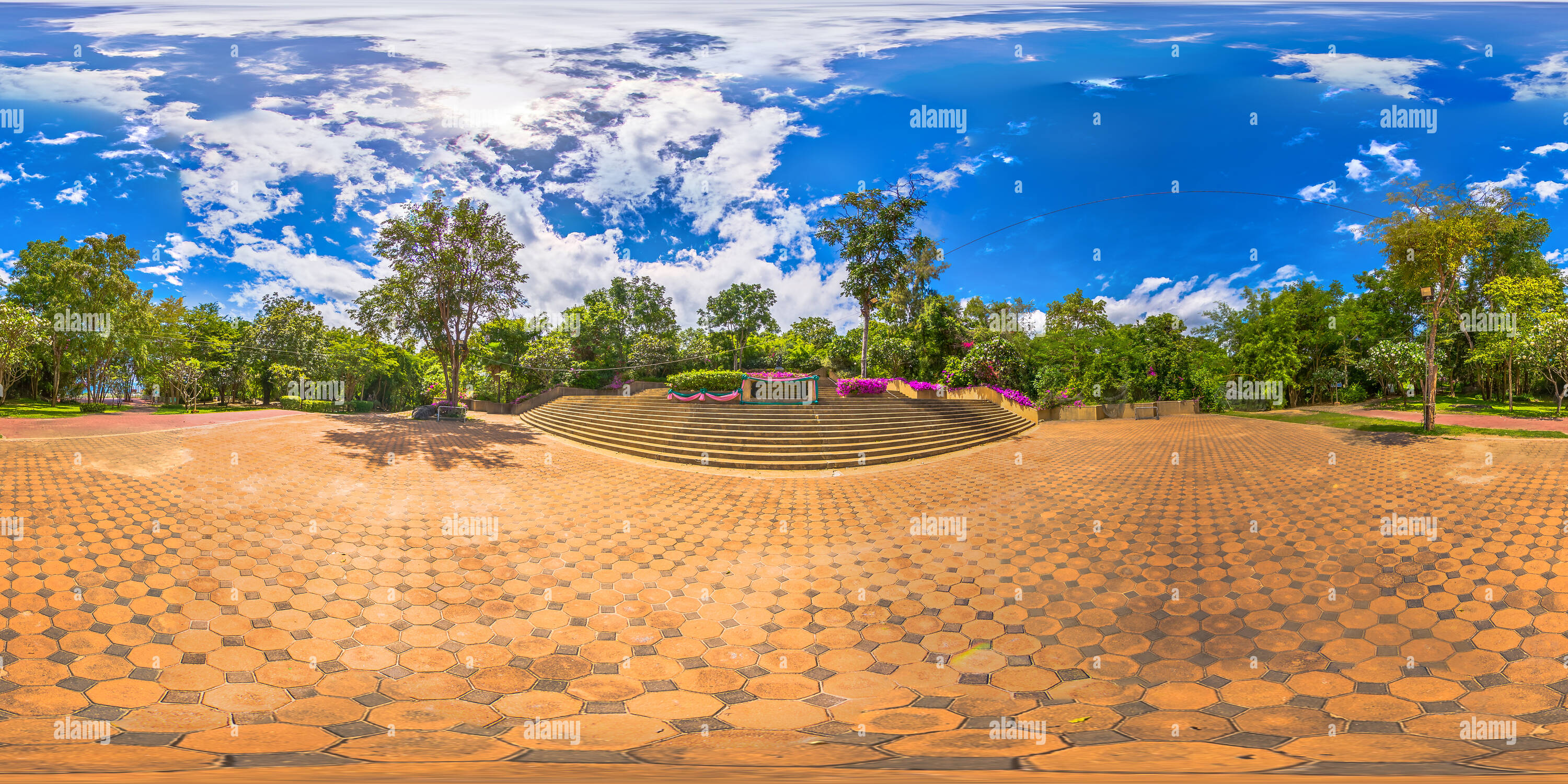 360 degree panoramic view of Khao Hin Lek Fai