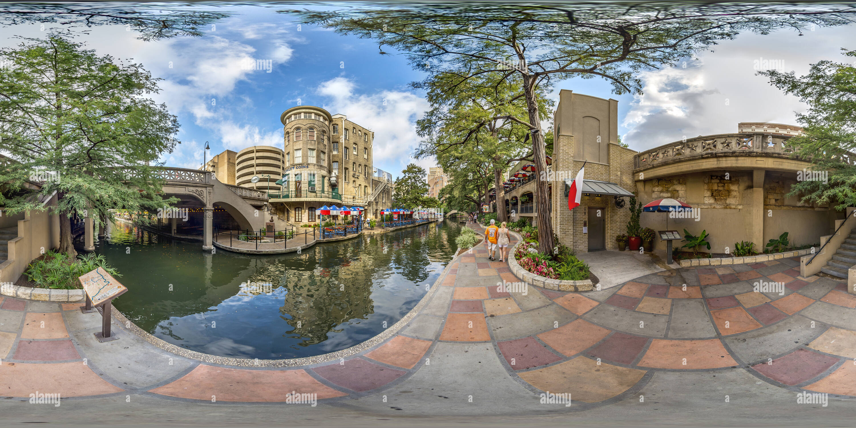 360° view of San Antonio Tx Riverwalk X Alamy