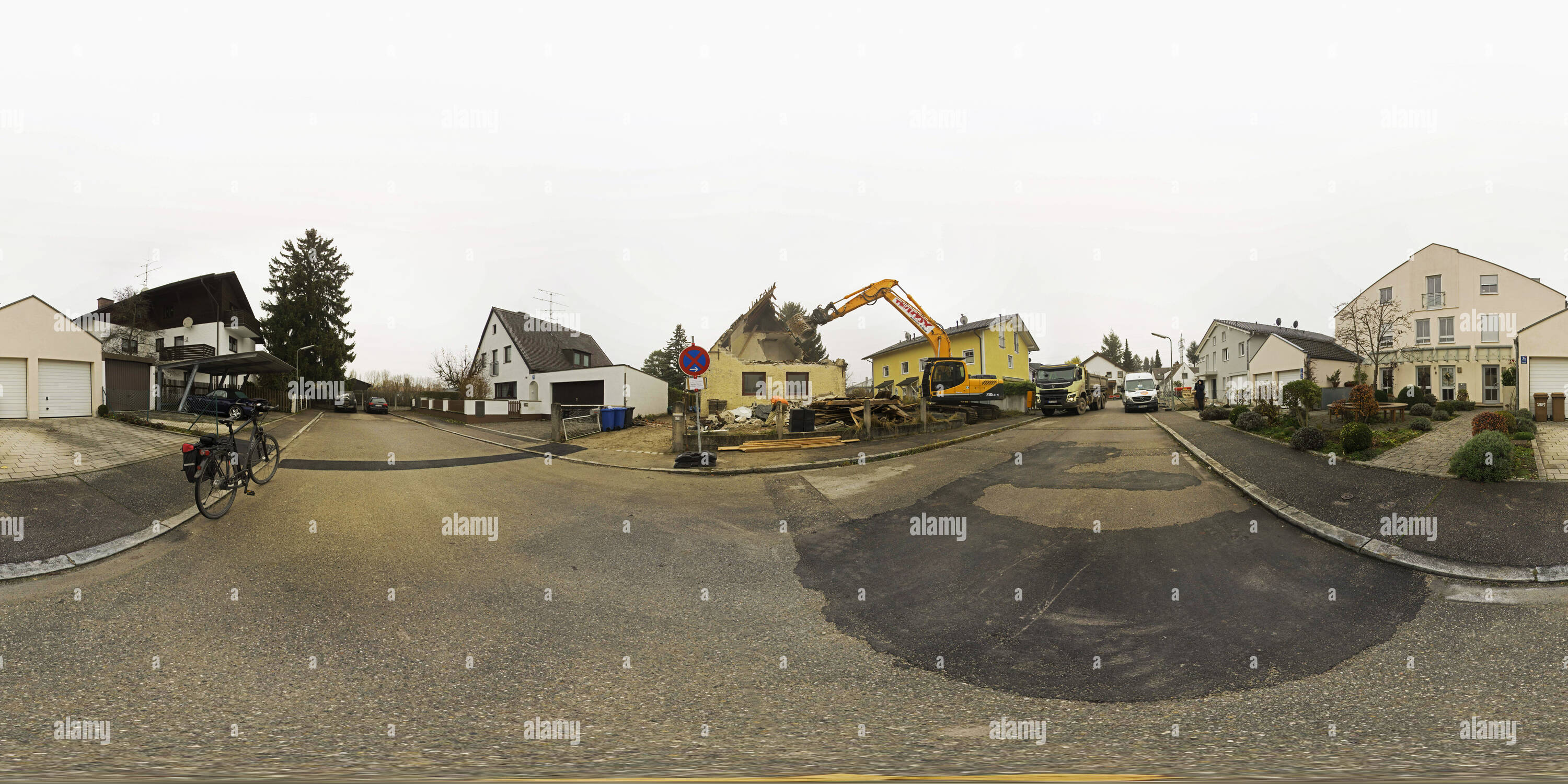 360° view of Demolition of 90 years old Settler House in Munich Am Hart ...