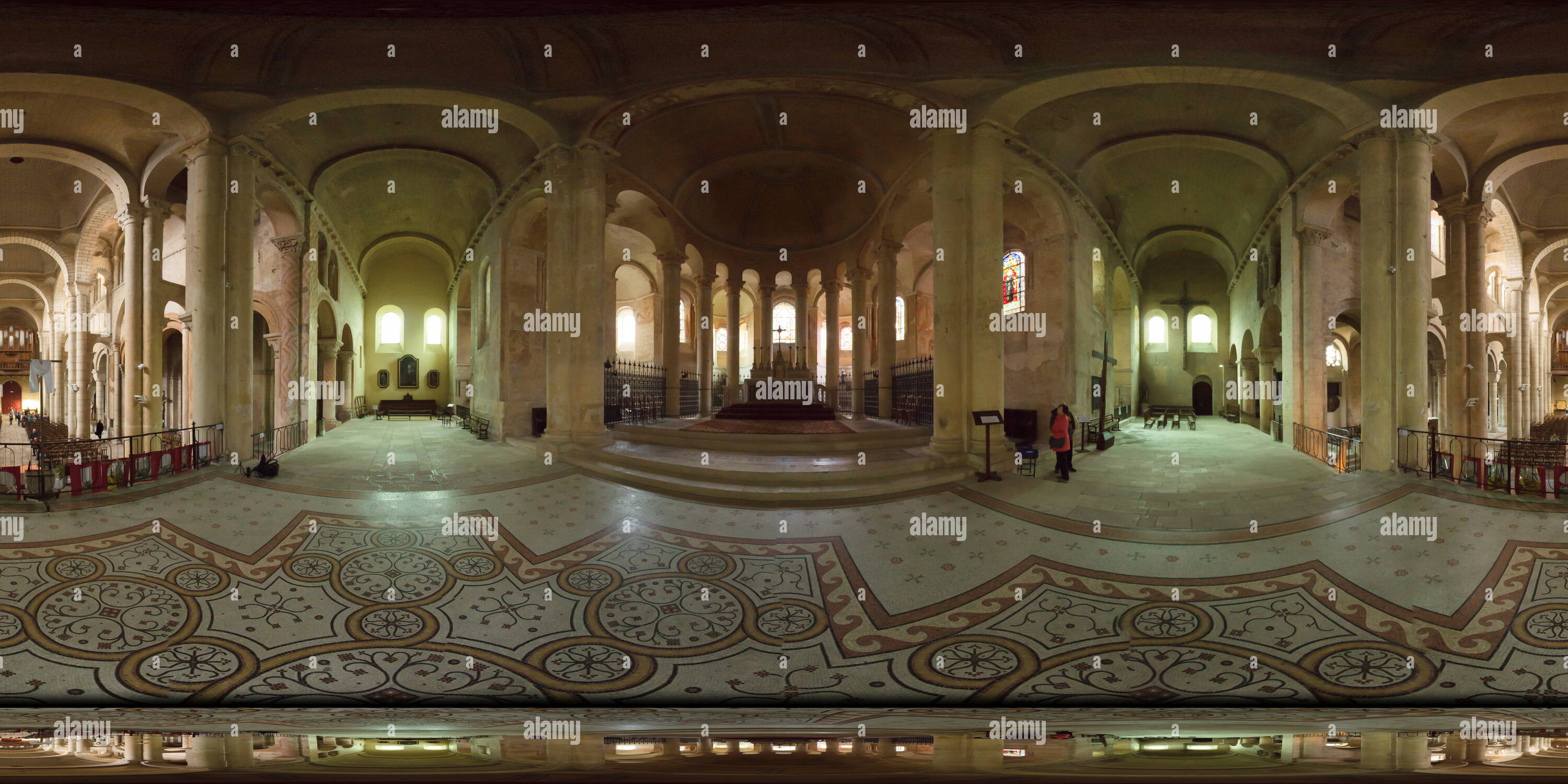 360 degree panoramic view of Eglise St. Hilaire, Poitiers, France, 2016-10, freehand