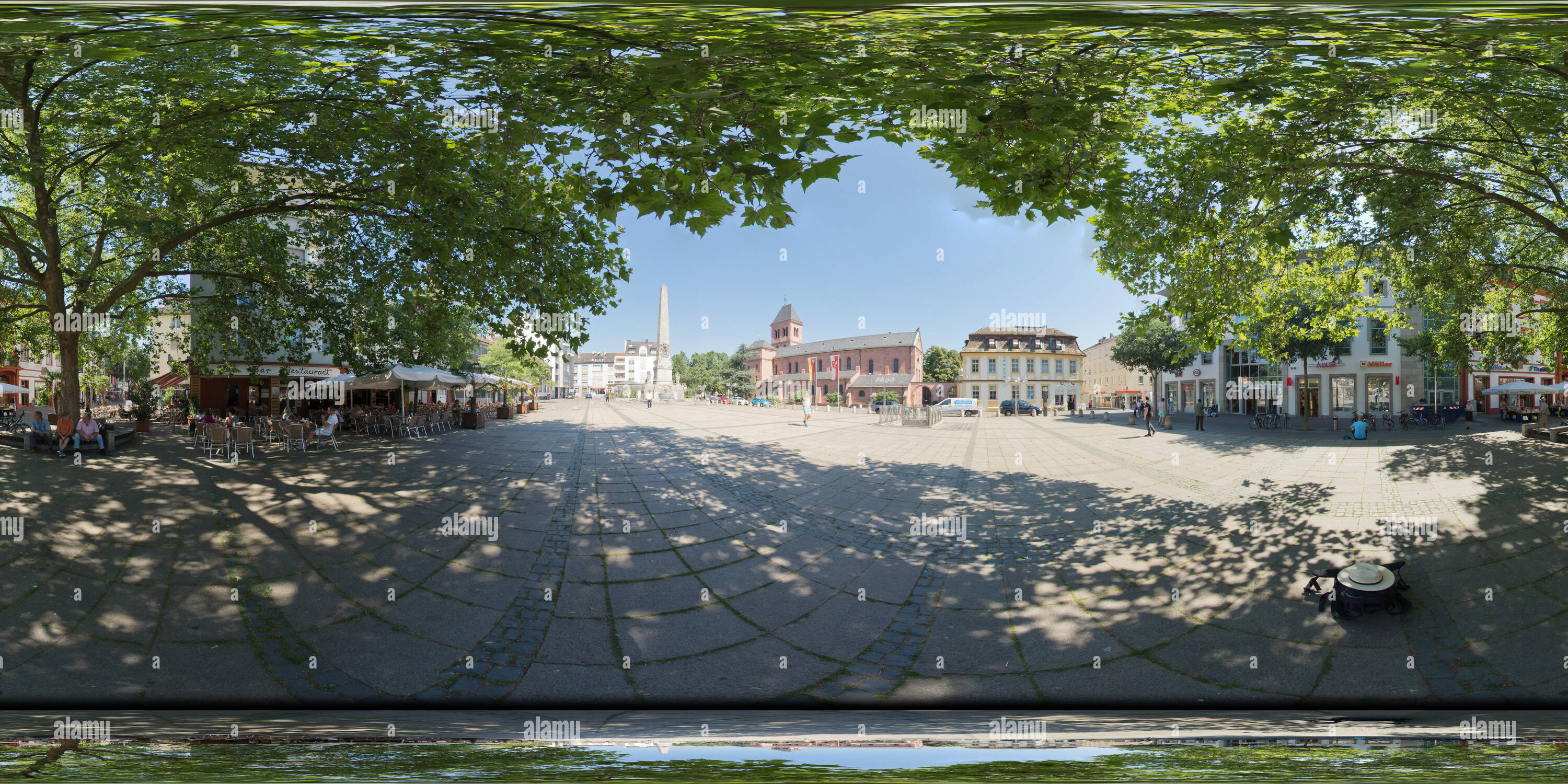 360 degree panoramic view of Ludwigsplatz and Church St Martin, Worms, 2016-07, freehand