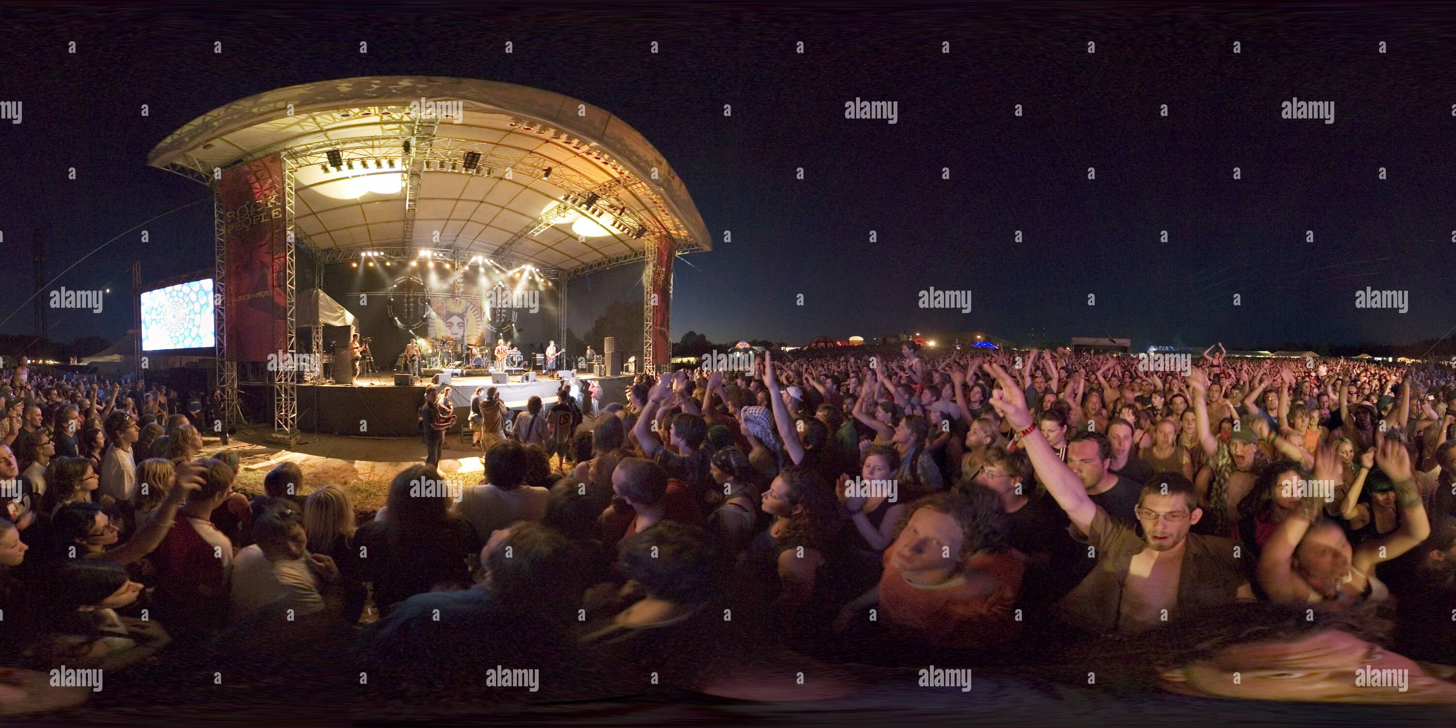 360° view of Manu Chao at the Rock for People Festival, July 2006 - Alamy