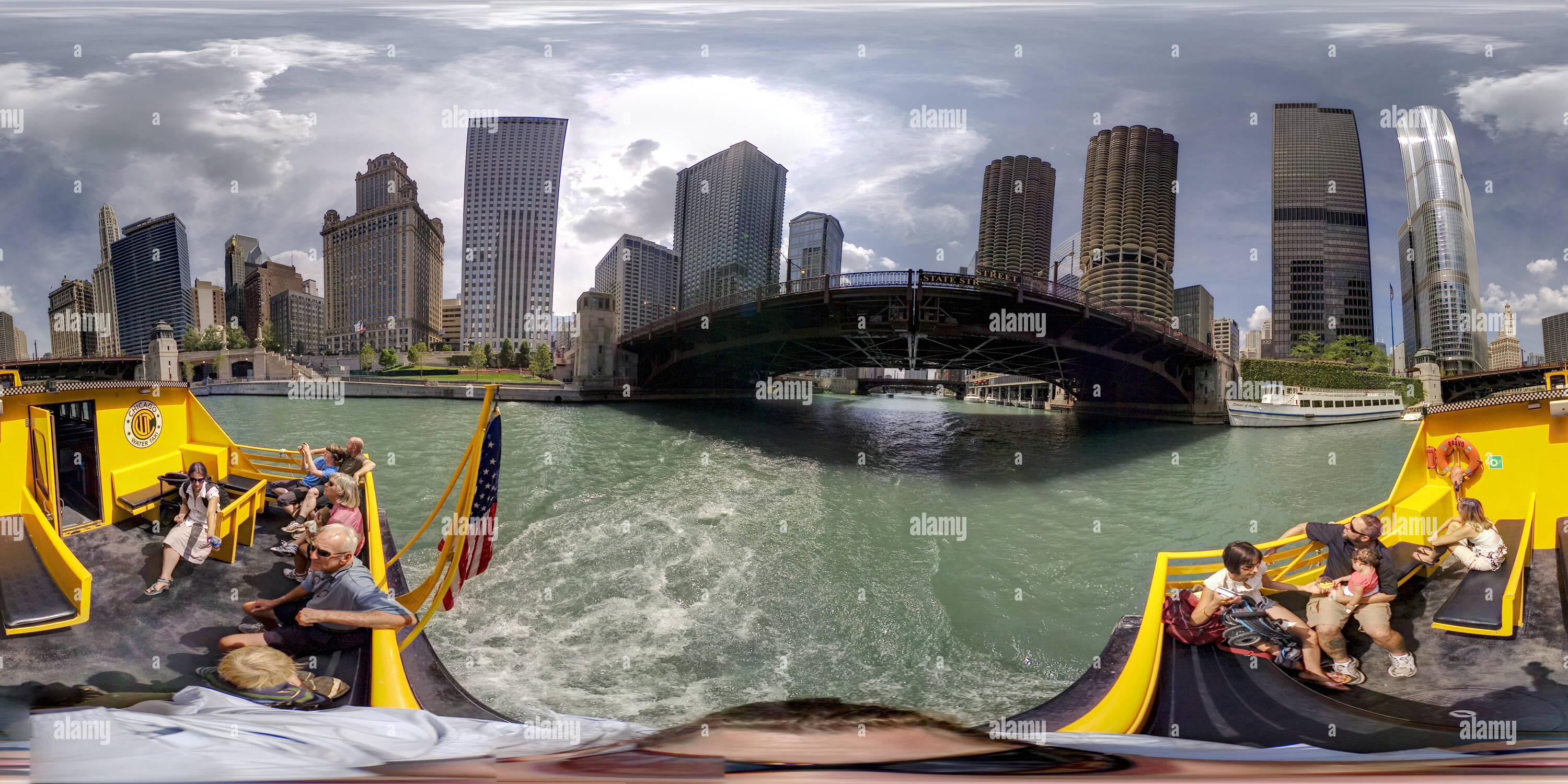 360° view of Chicago Water Taxi 