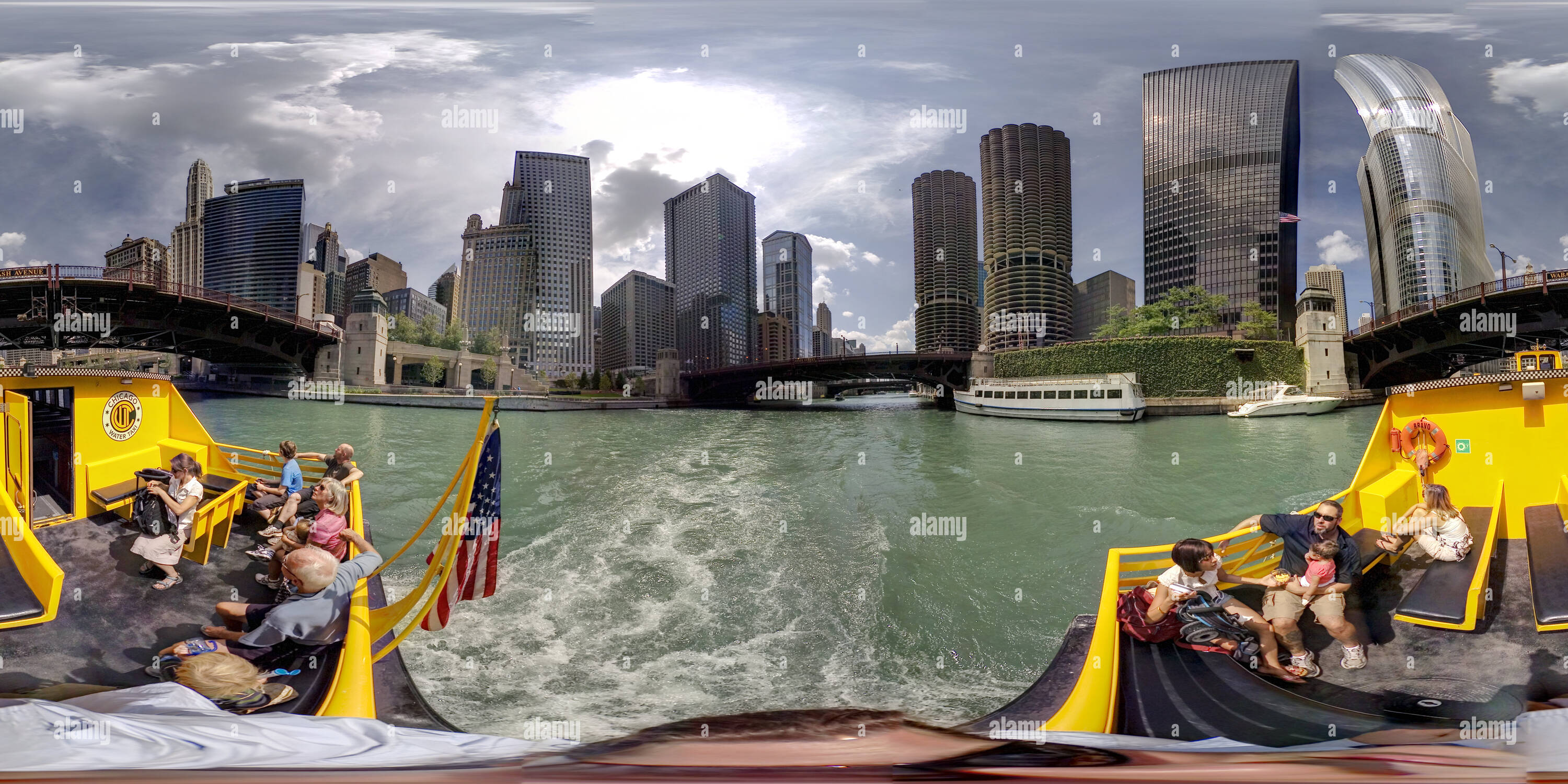 360° view of Chicago Water Taxi 