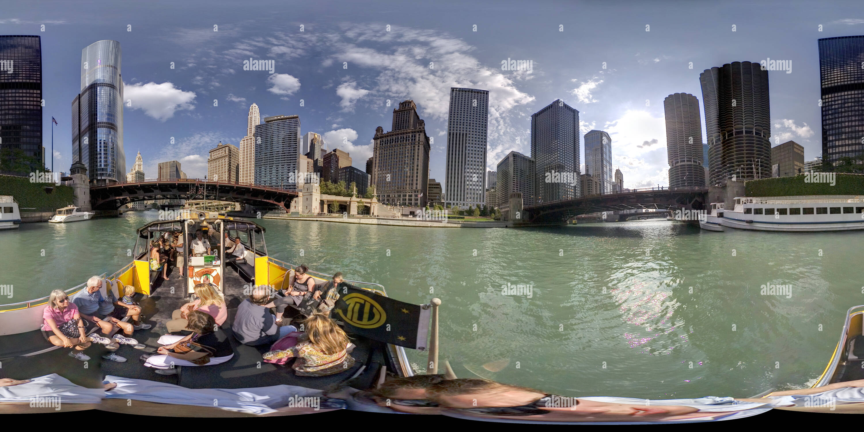 360° view of Chicago Water Taxi 