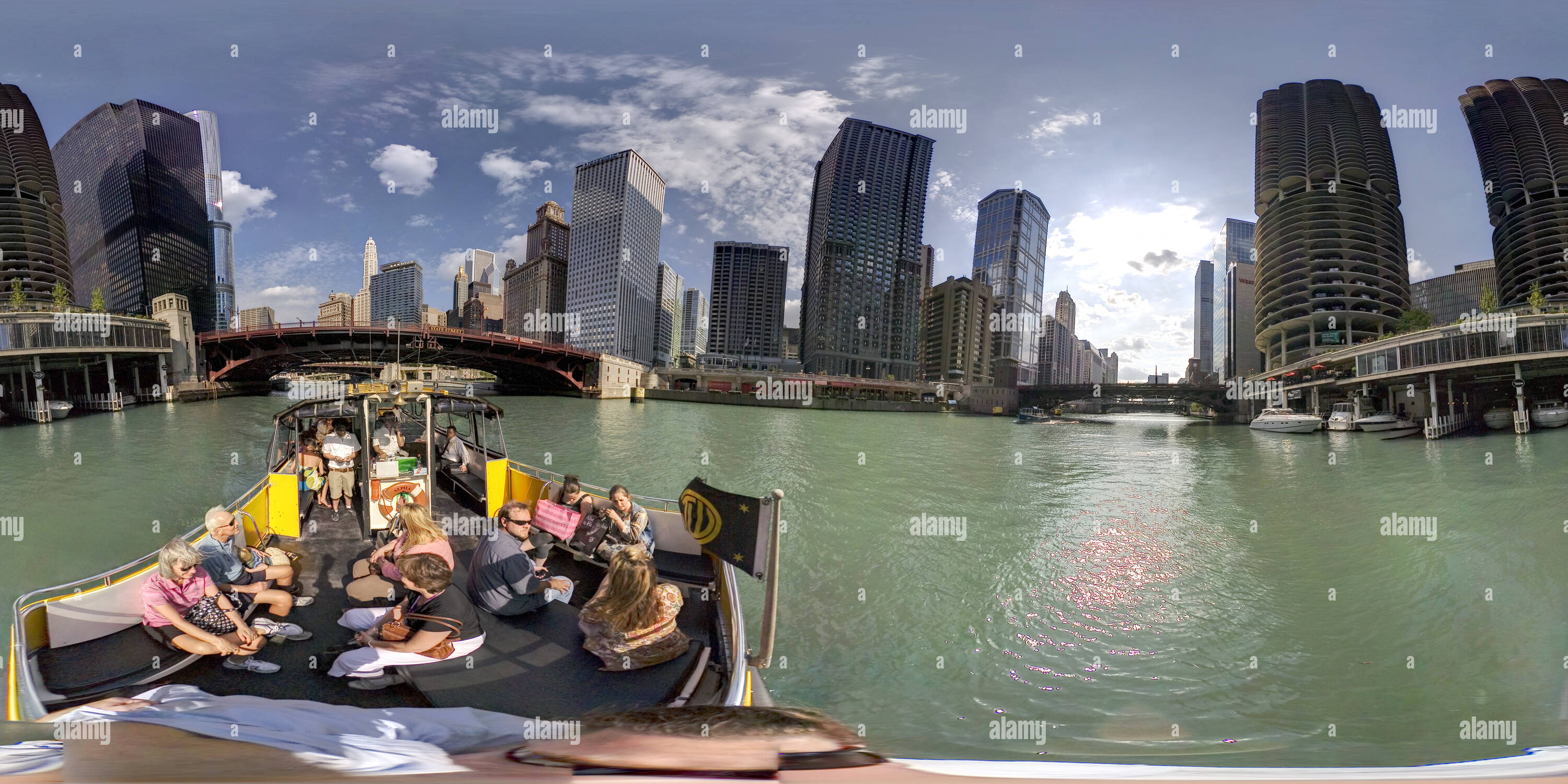 360° view of Chicago Water Taxi 