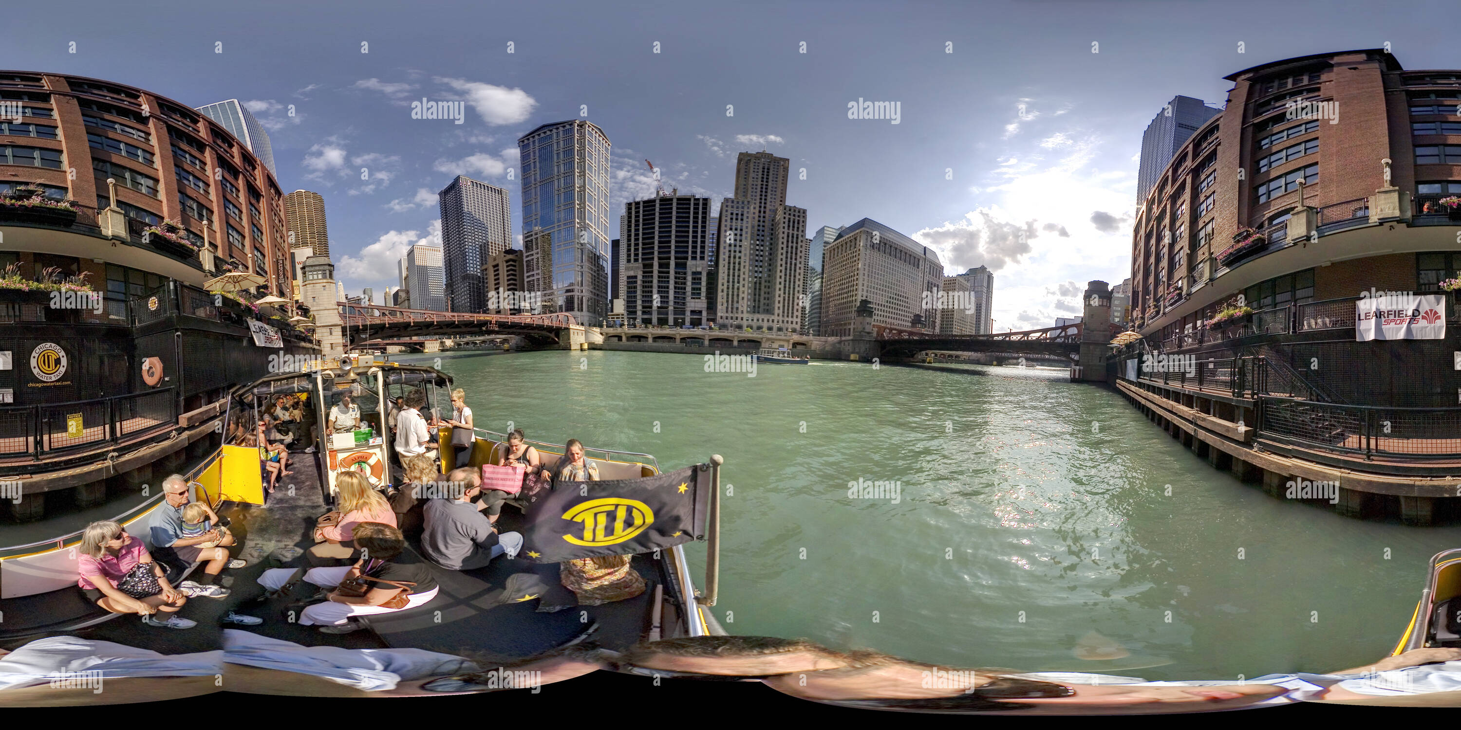 360° view of Chicago Water Taxi 
