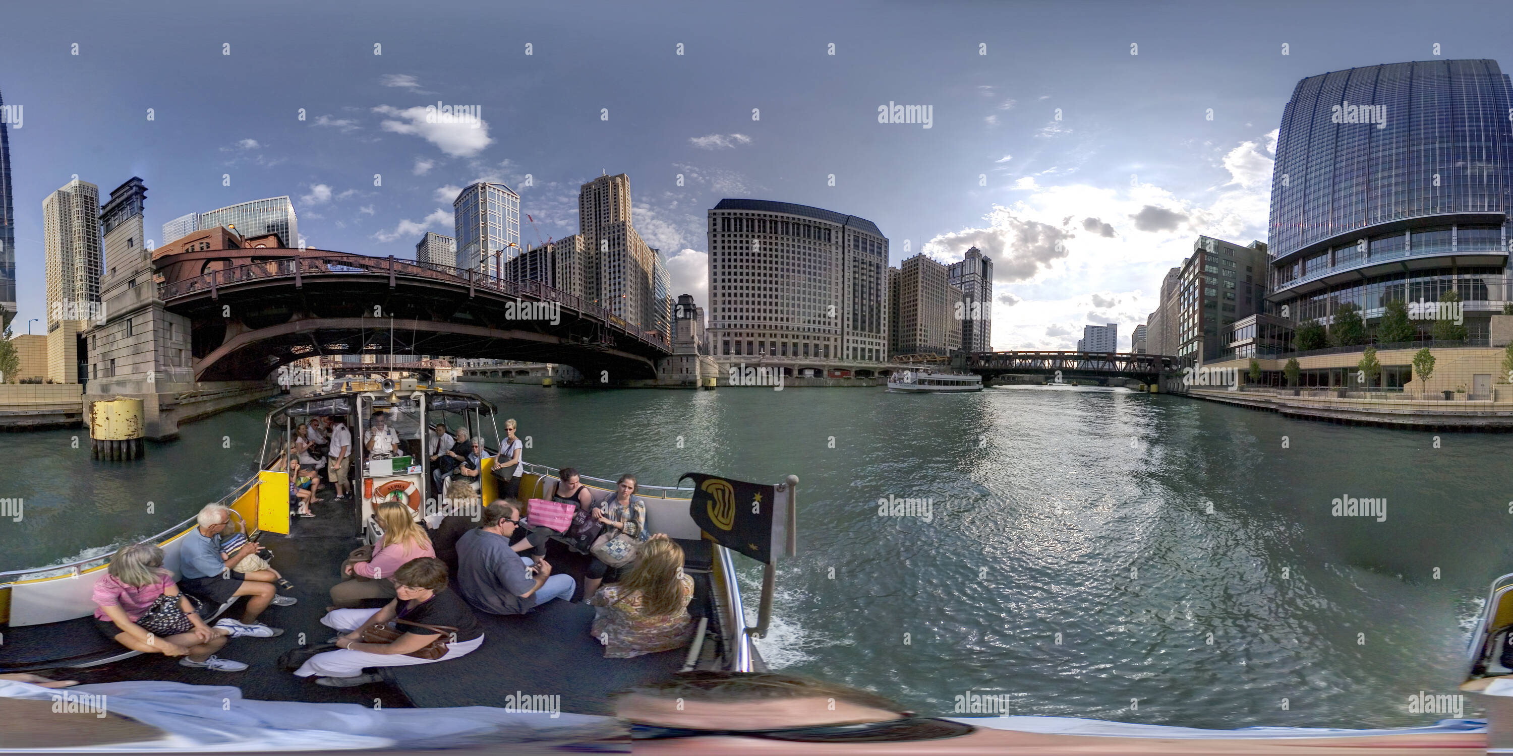360° view of Chicago Water Taxi "Boat View" 29 - Alamy