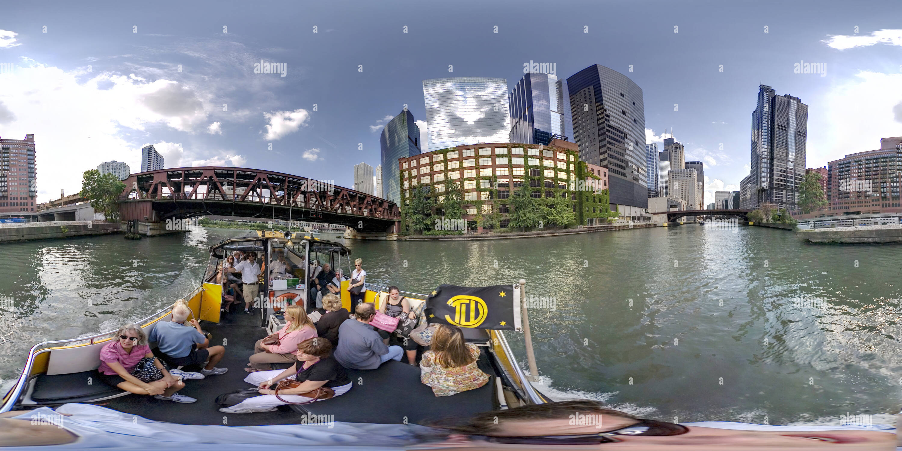360° view of Chicago Water Taxi 