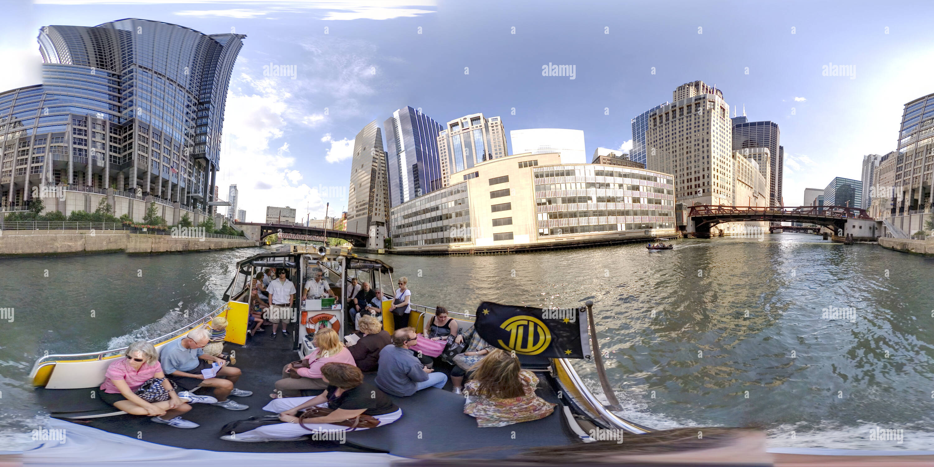 360° view of Chicago Water Taxi 