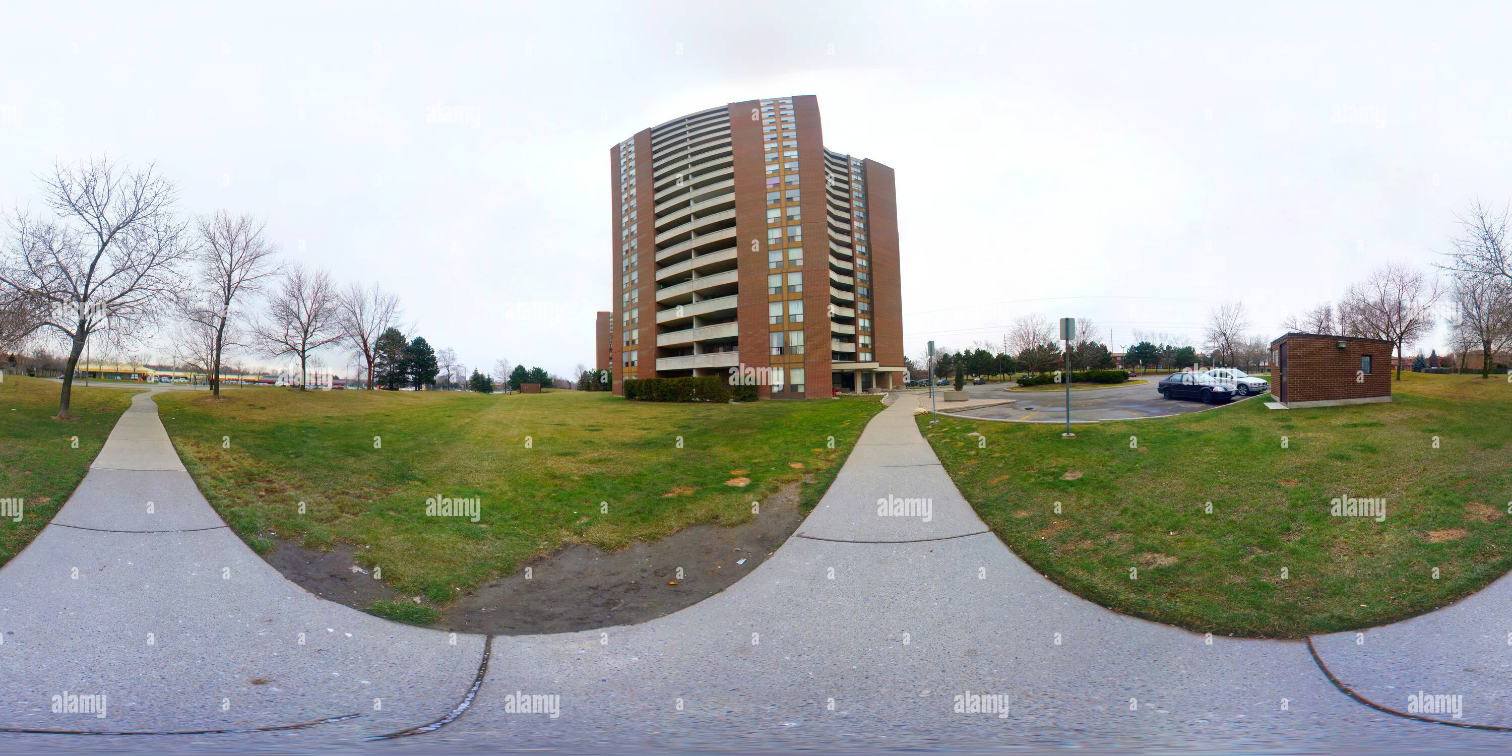 360° view of Forest Park Apartment Front Yard Alamy
