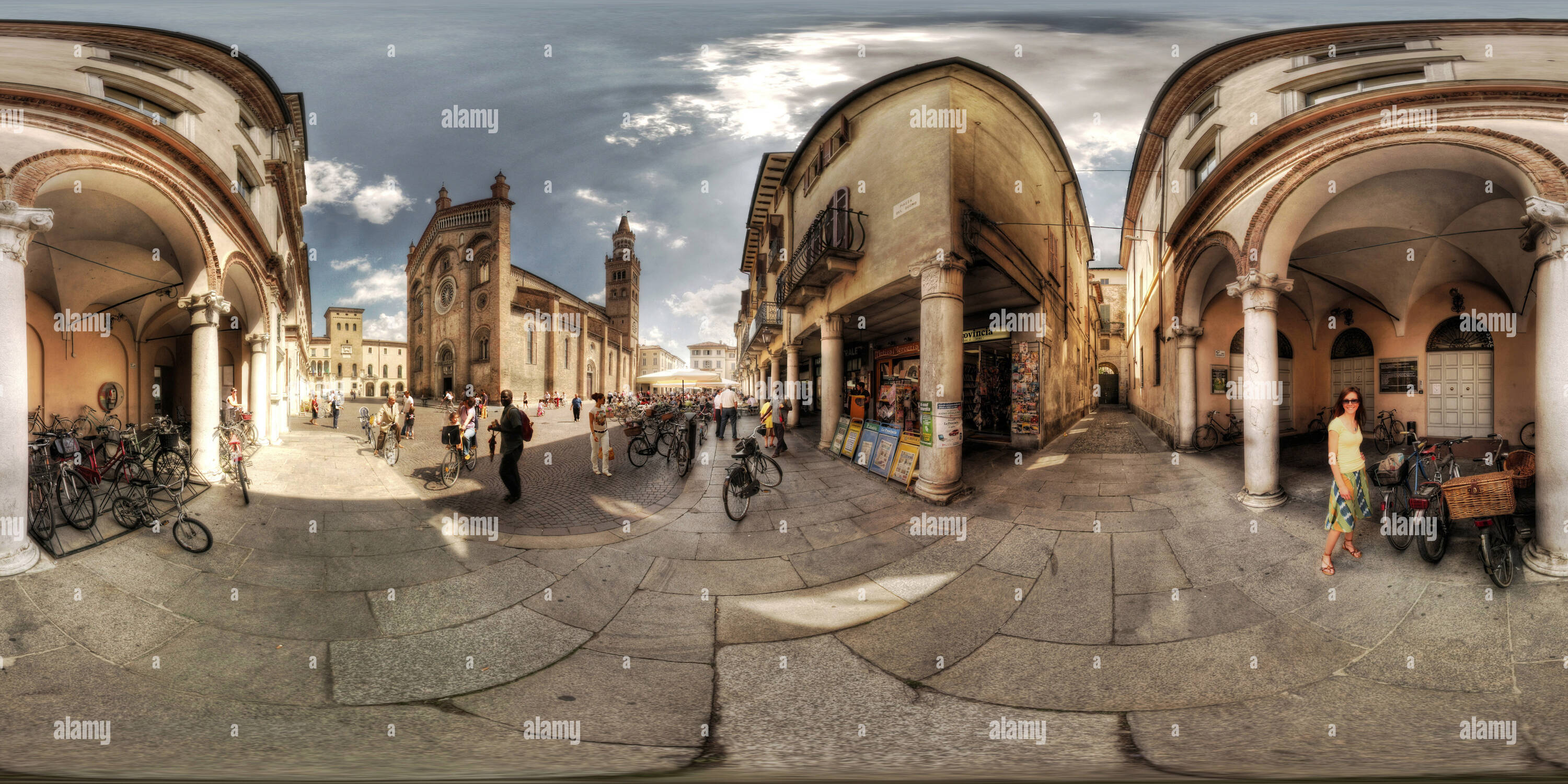 360° View Of Crema Piazza Del Duomo Alamy