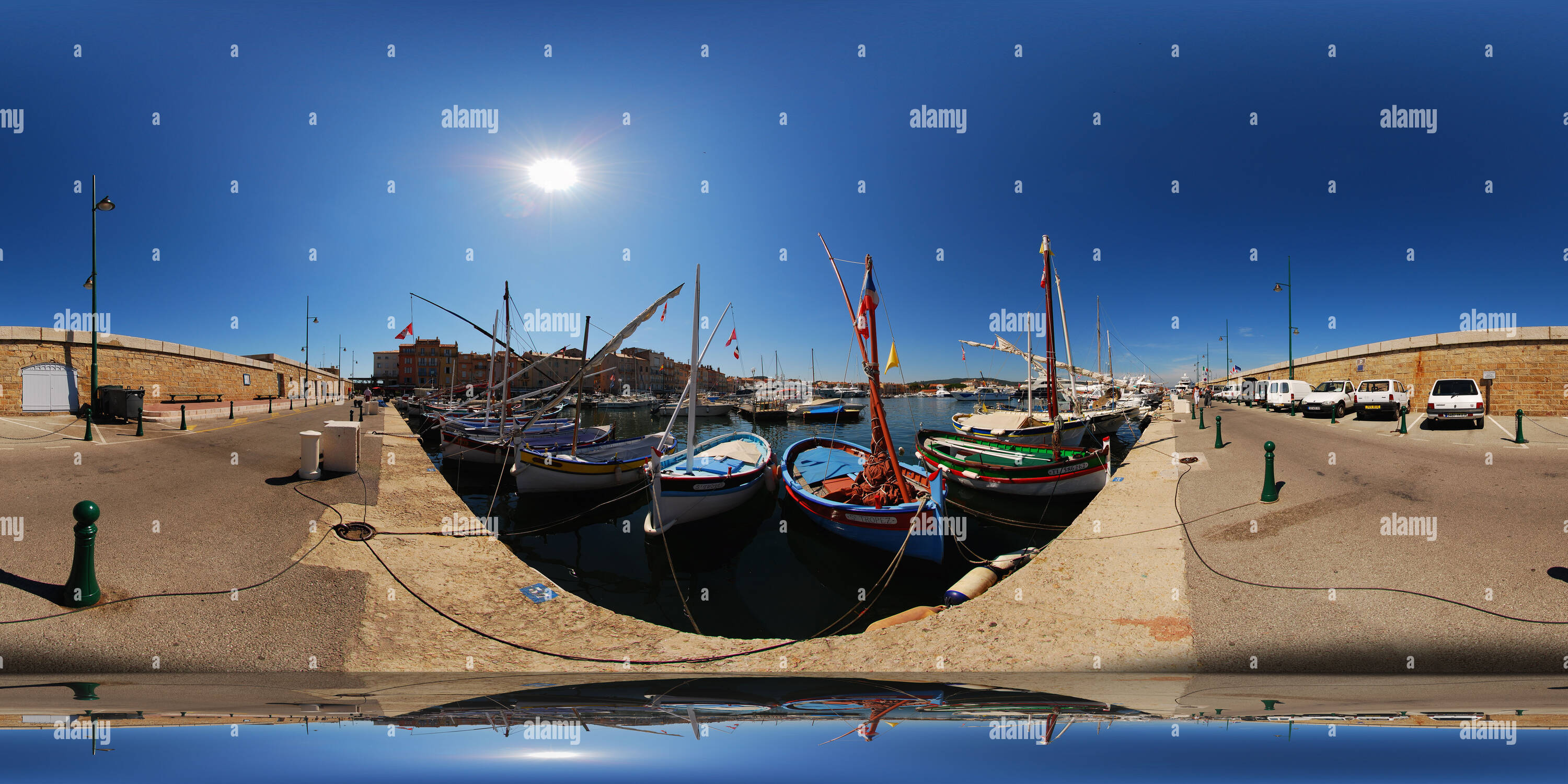 360 degree panoramic view of Saint-Tropez, les bateaux des pécheurs