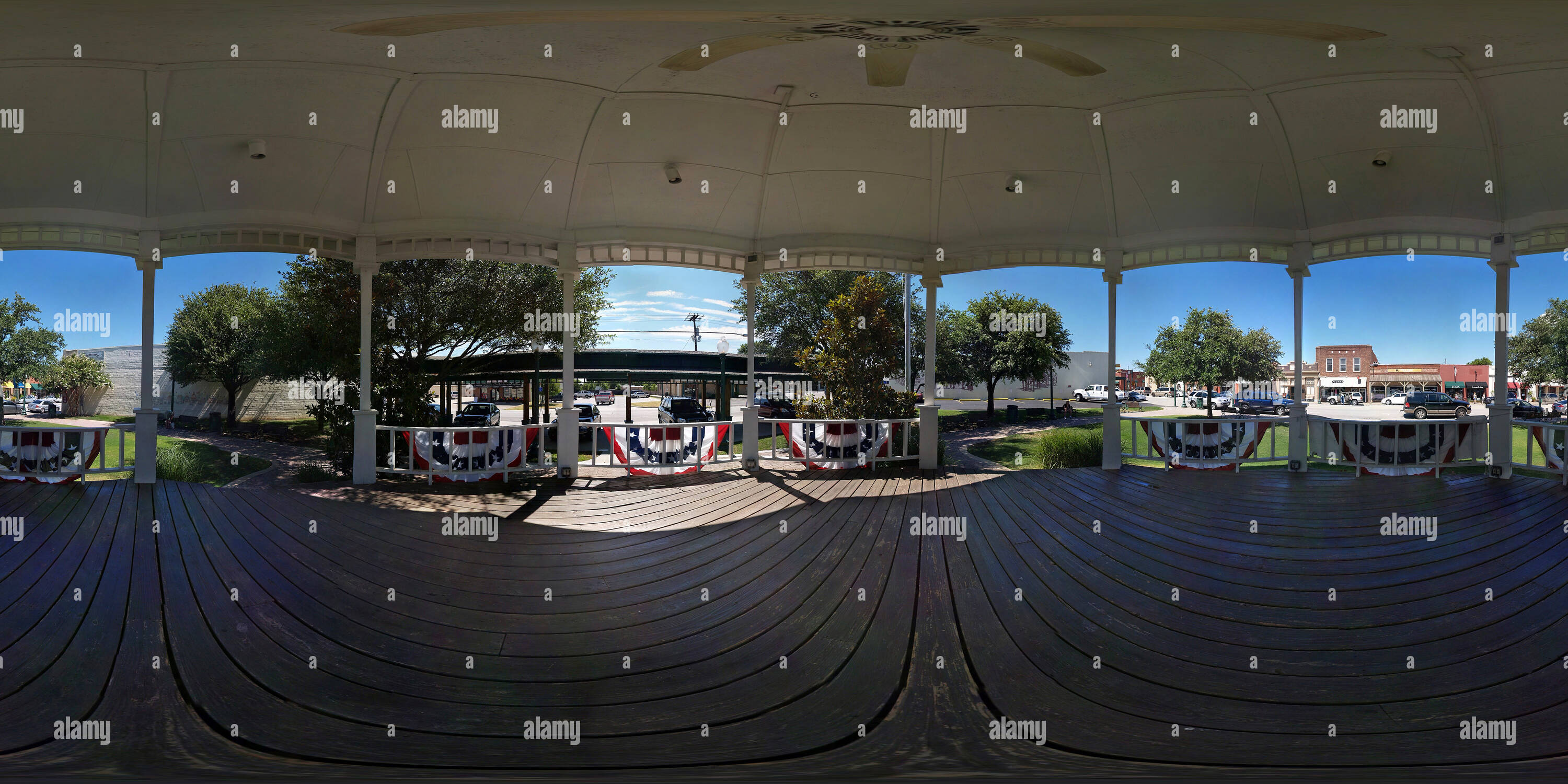 360° view of Main Street, Grapevine, Texas, USA (2006 Alamy