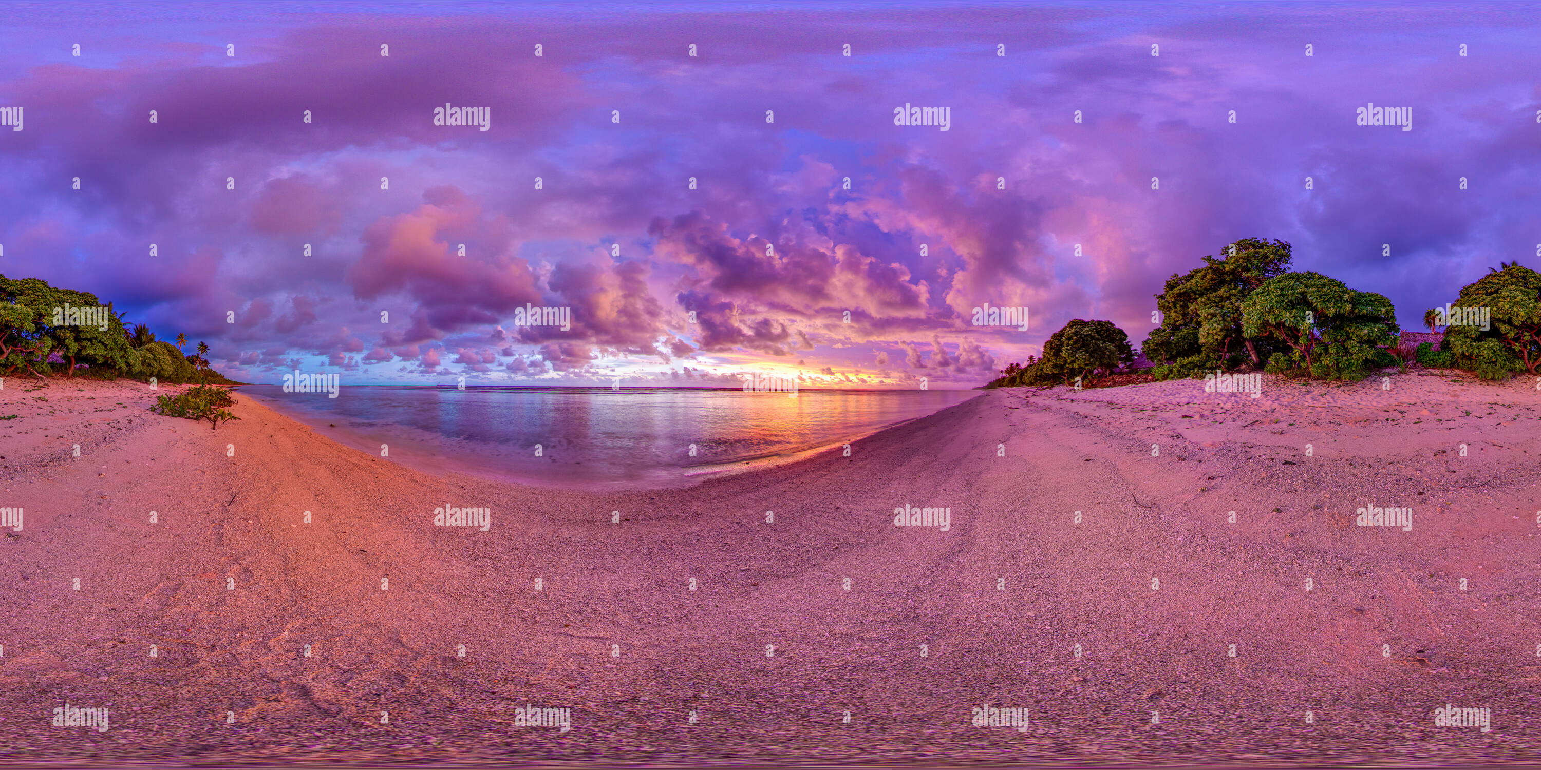 360° view of Sunrise on Abaiang atoll in Kiribati - Alamy