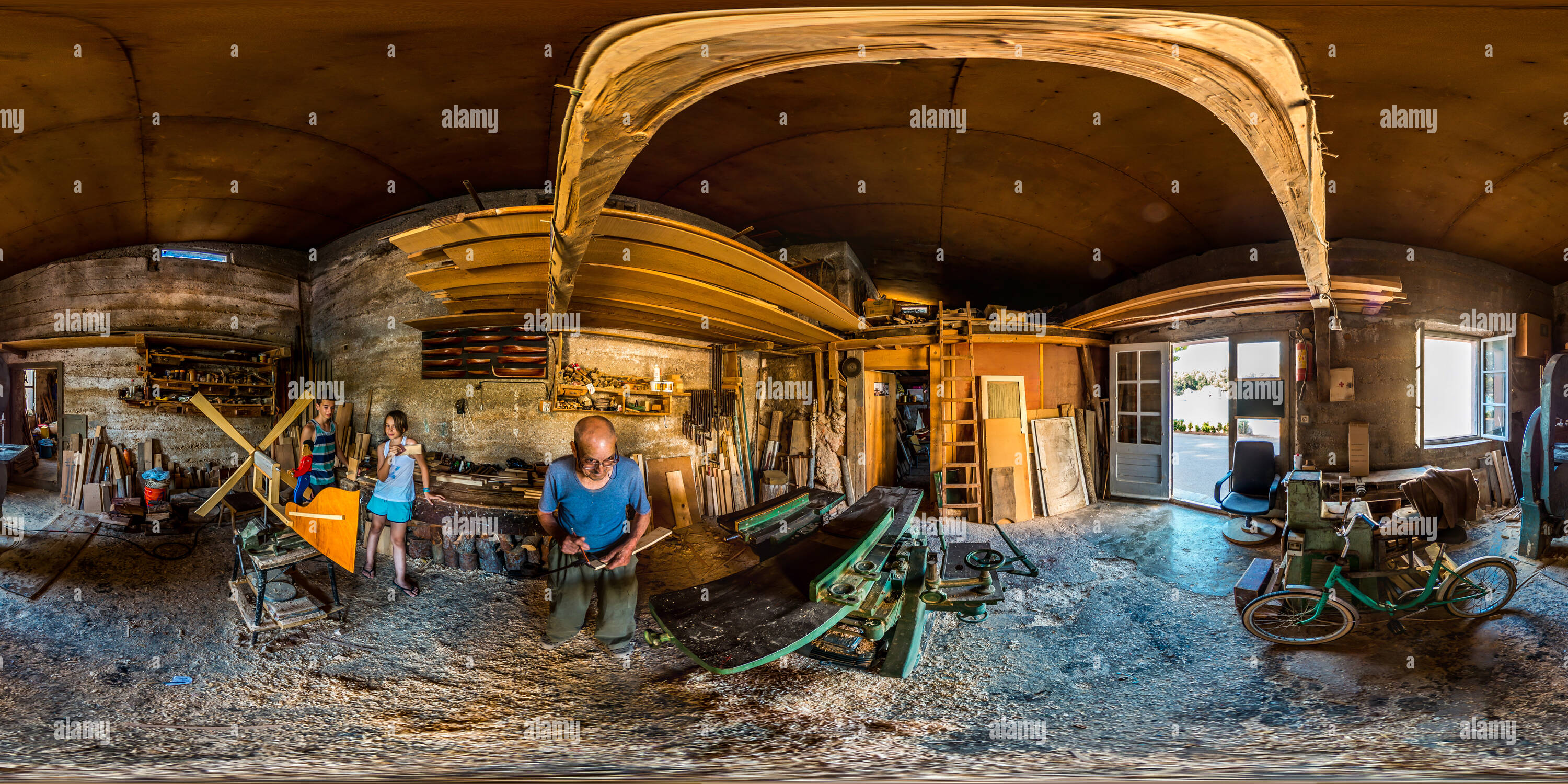 360° view of Old master of wooden shipbuilding - Alamy