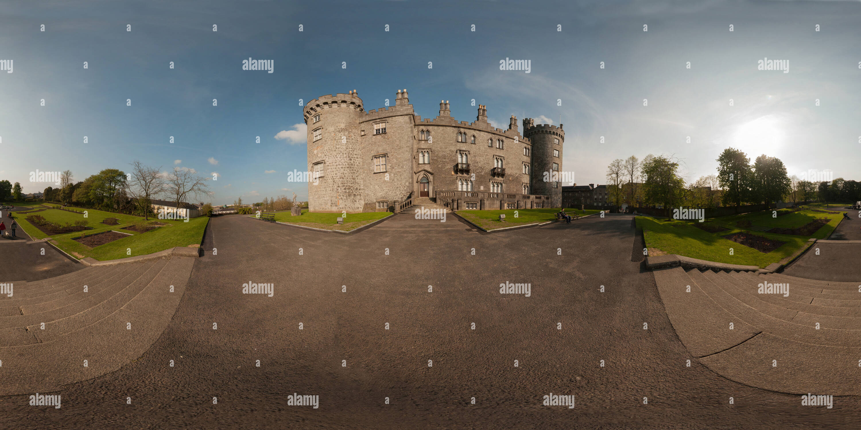 Castle yard kilkenny hi-res stock photography and images - Alamy