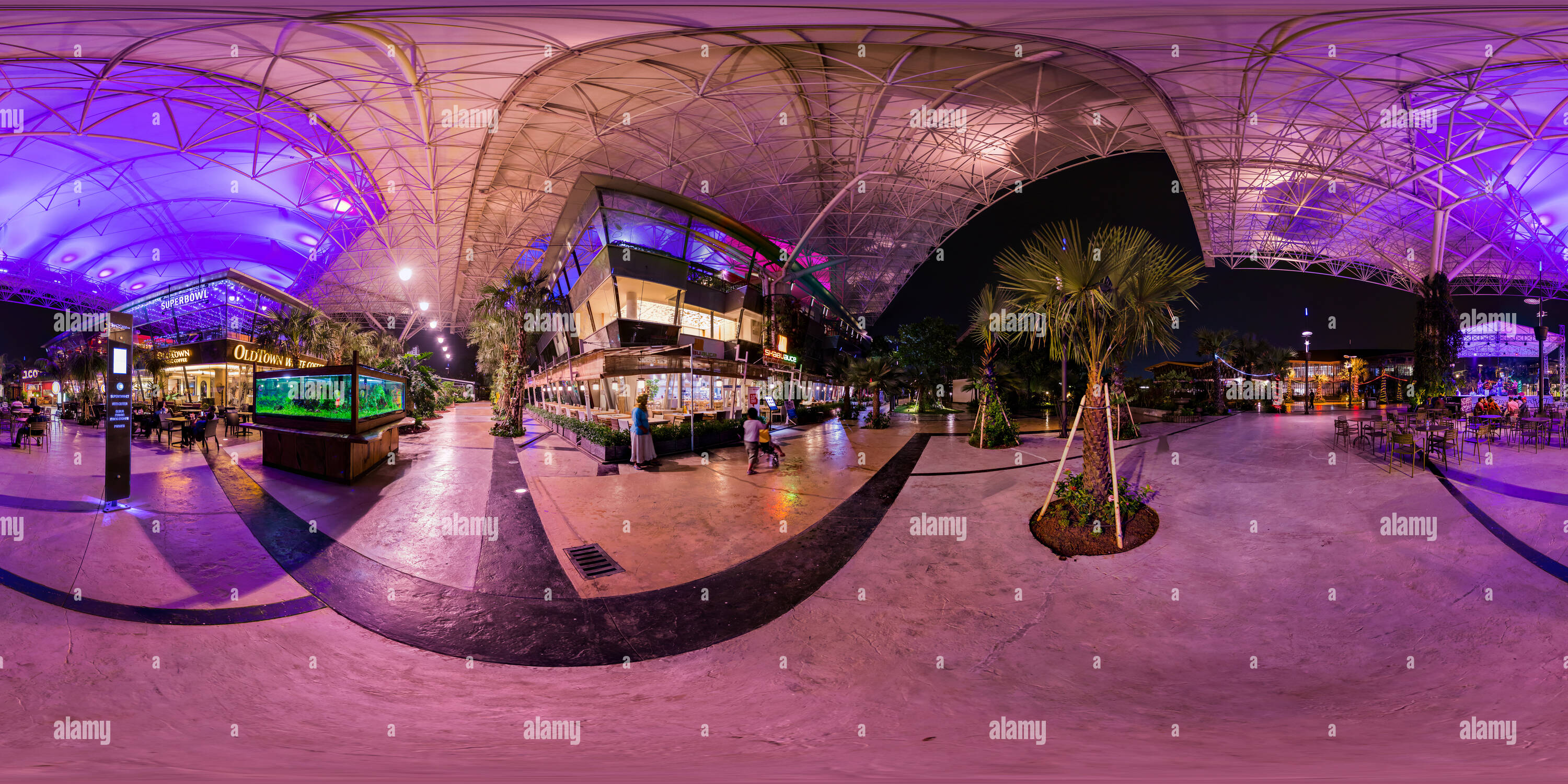 360° View Of Atrium Pano Flat Alamy