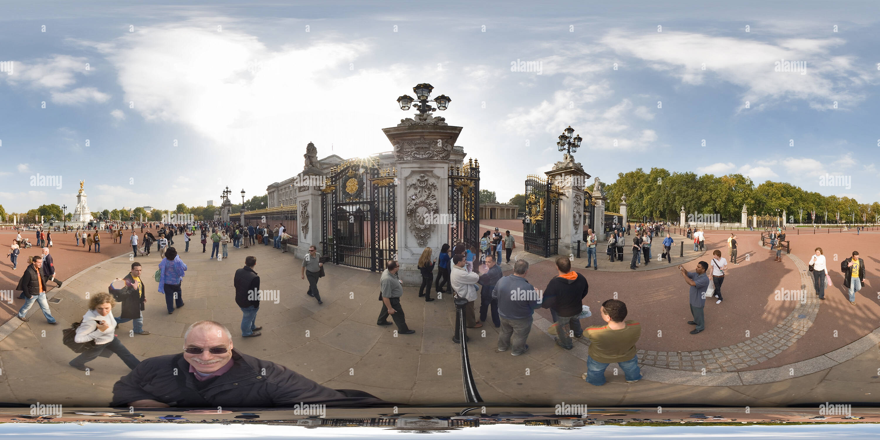 360 degree panoramic view of Buckingham Palace