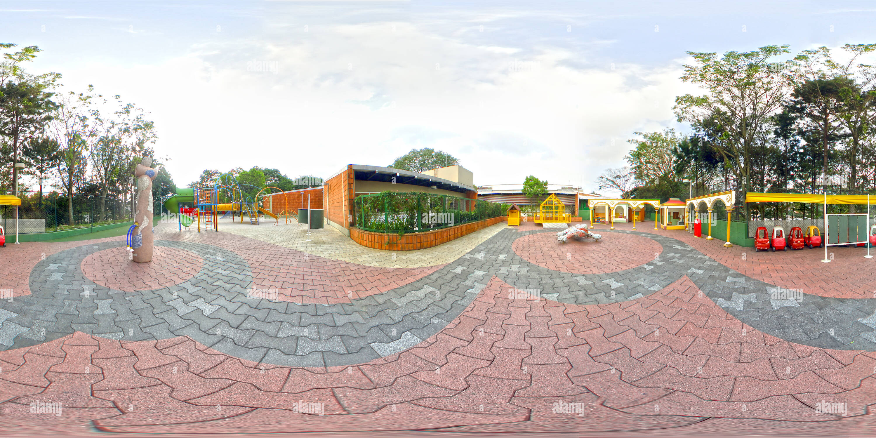 360 degree panoramic view of Colégio Miguel de Cervantes Parque do Infantil 03