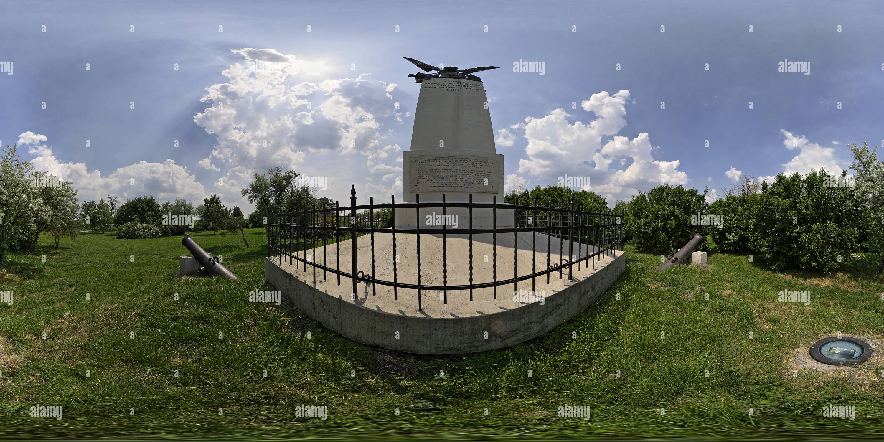 360 degree panoramic view of Napoleon monument - rear