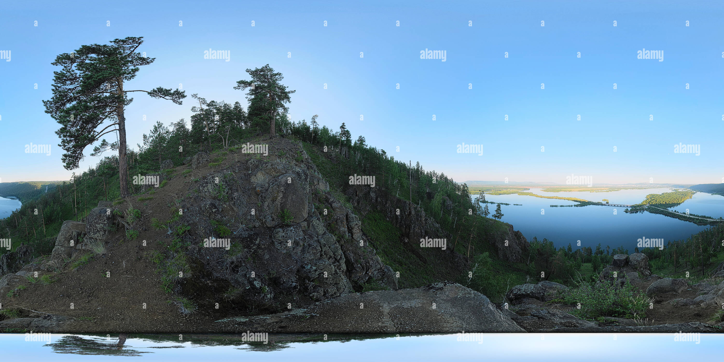 360 degree panoramic view of View (second) from the rocks to the island Tenga, Zui, Angara river, township Gidrostroitel [2016.07.15]