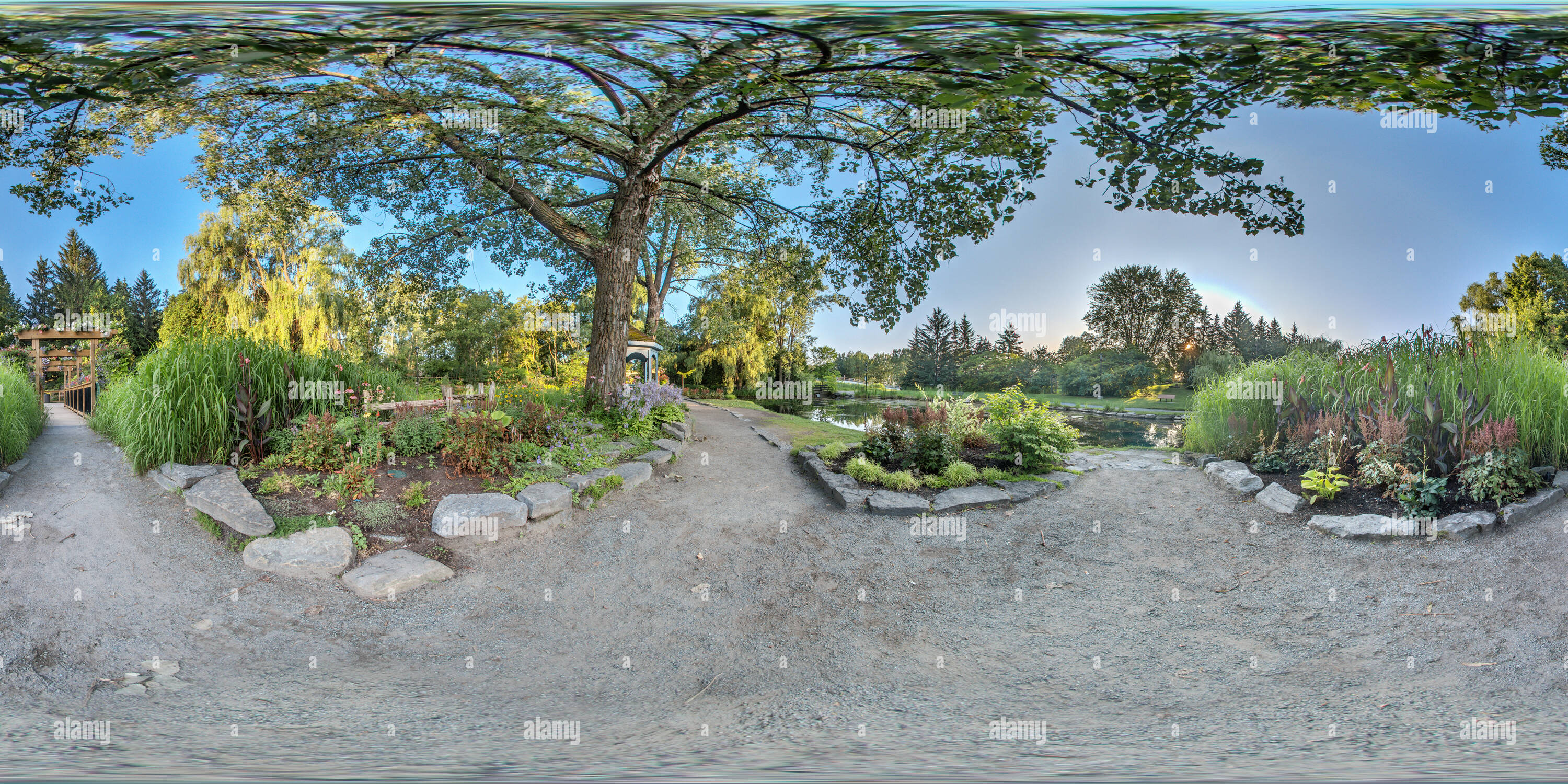 360° view of Jardin des vivaces - Étang, Centre de la nature, Laval - Alamy
