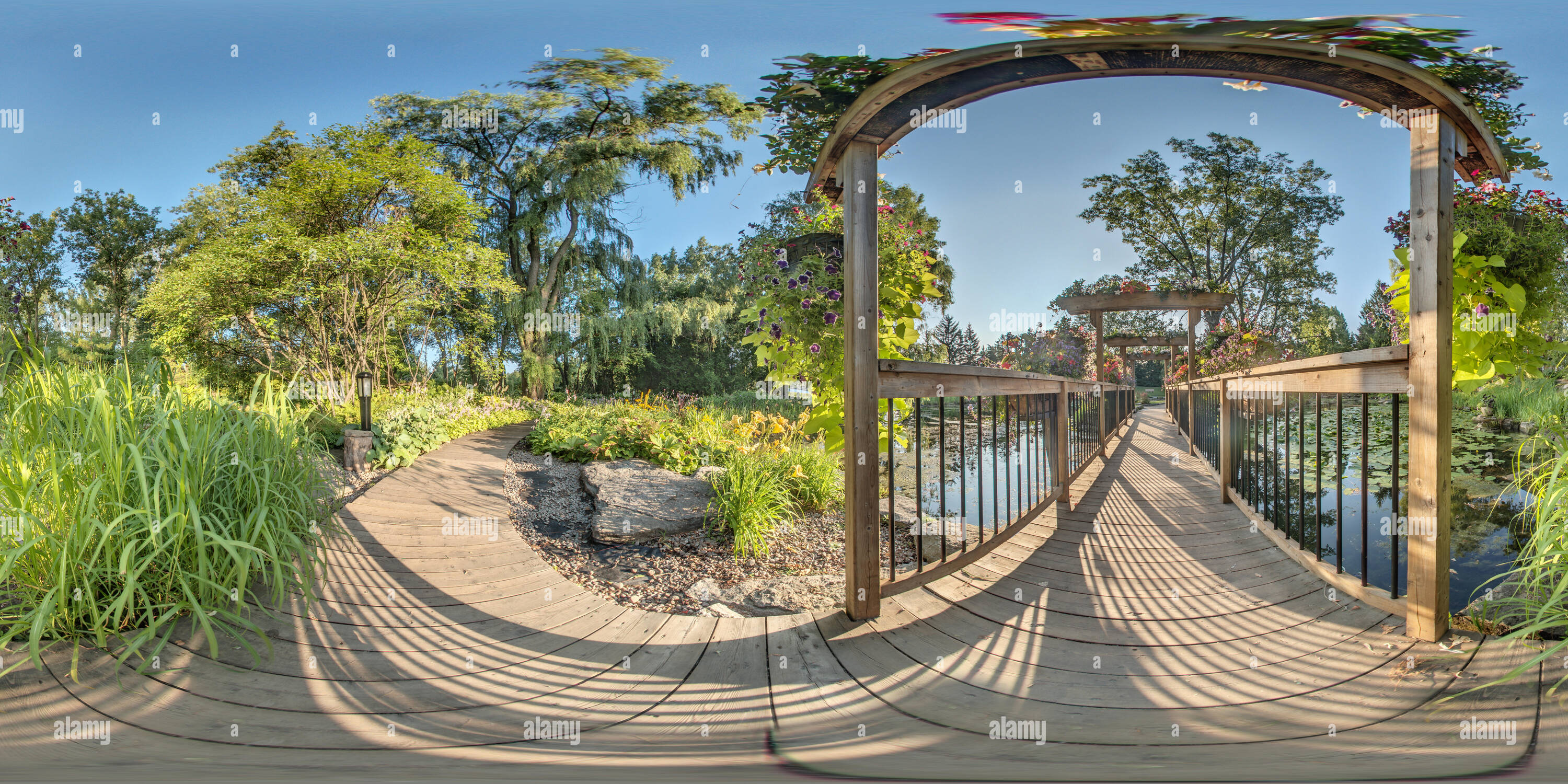 360° view of Jardin des vivaces - Étang, Centre de la nature, Laval - Alamy