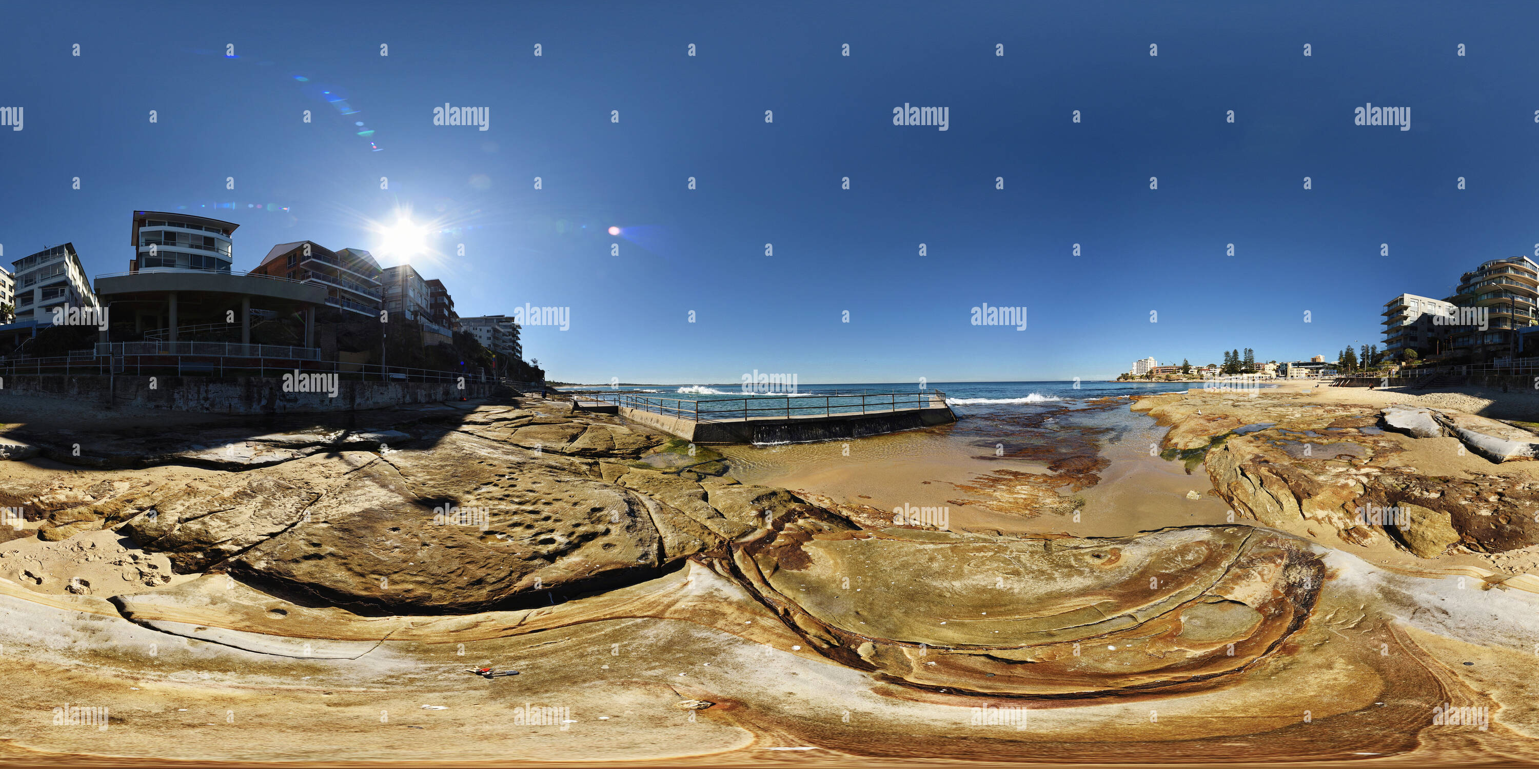 Cronulla beach rock pool hi-res stock photography and images - Alamy