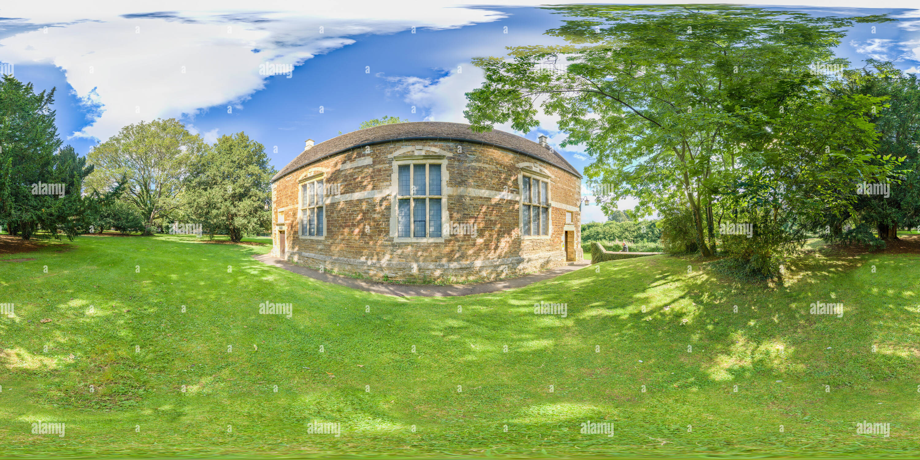 360 Grad Panorama Ansicht von Die Shakespeare Center Gymnasium (a Tudor Gebäude errichtet in 1584 während der Herrschaft von Elizabeth I) bei Cutts schließen Park, Oakham, Rutland, England.