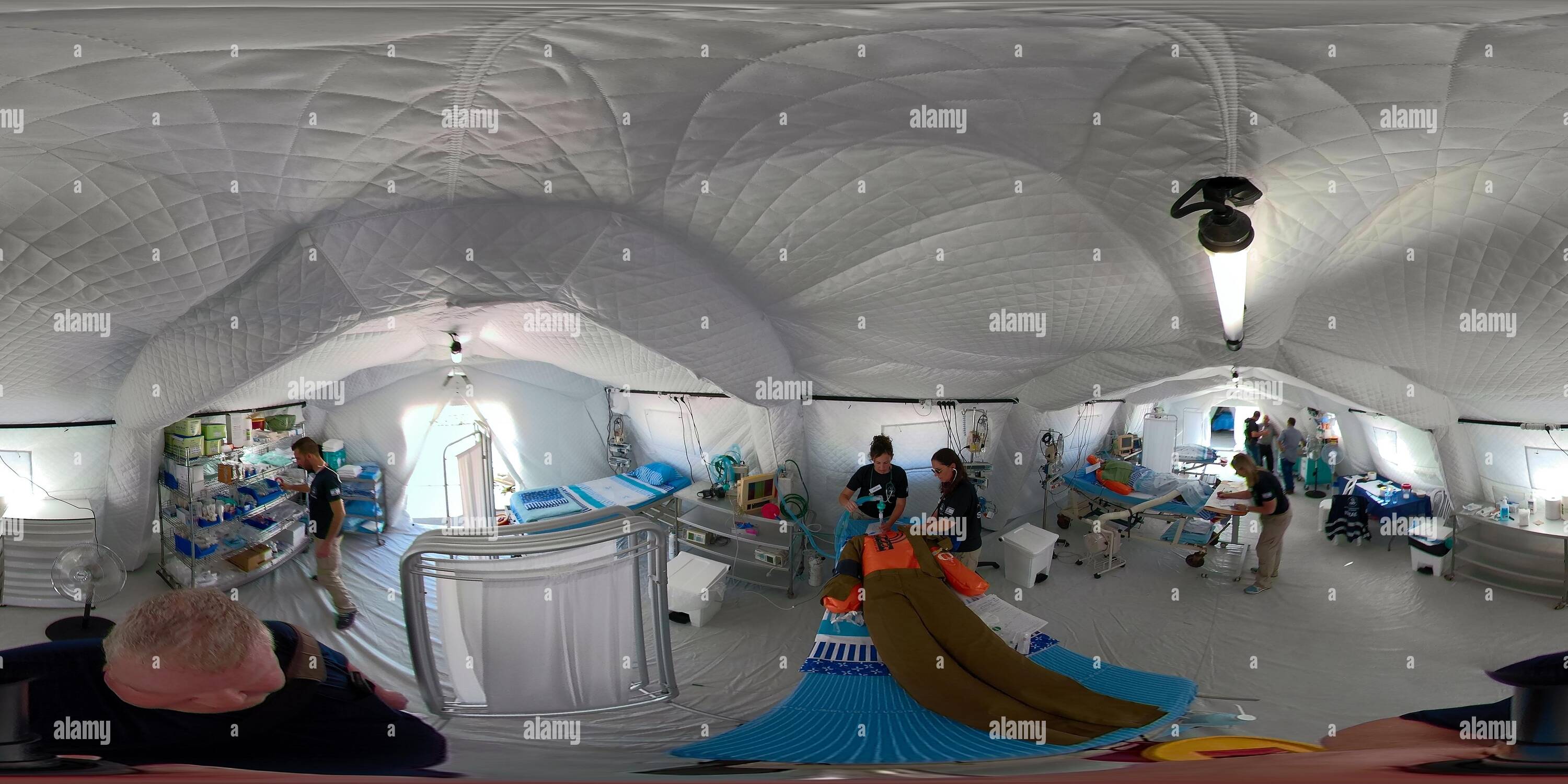 360 Grad Panorama Ansicht von Ein verletzter Mann im Lazarett während des Nationalen Erdbeben Bohren hospitalisiert. Sheba Medical Center, Tel Hashomer, Israel. 25 Sep, 2019. 360 Foto vr