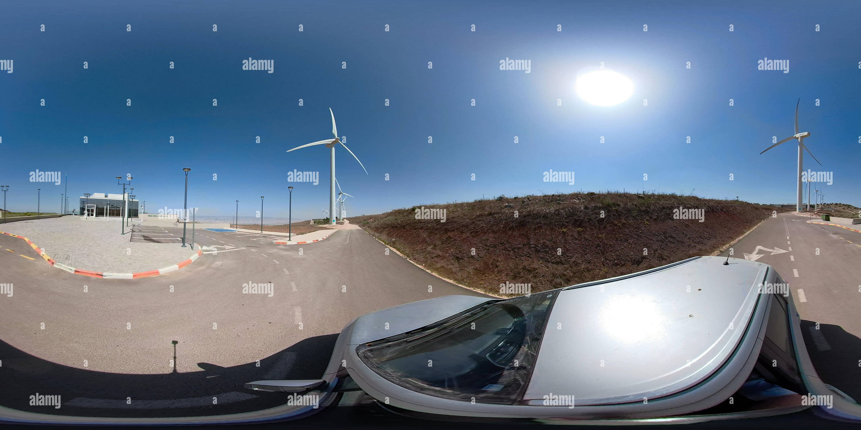360 Grad Panorama Ansicht von Fahrt entlang der Windenergieanlage Bauernhof in Mt. Gilboa, Israel. 360 Foto vr Panorama 2:1 Seitenverhältnis für VR-App