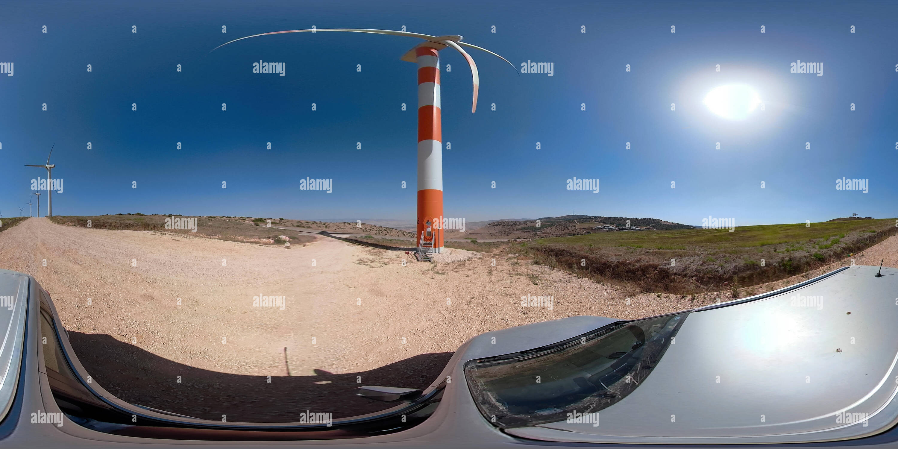 360 Grad Panorama Ansicht von Fahrt entlang der Windenergieanlage Bauernhof in Mt. Gilboa, Israel. 360 Foto vr Panorama 2:1 Seitenverhältnis für VR-App