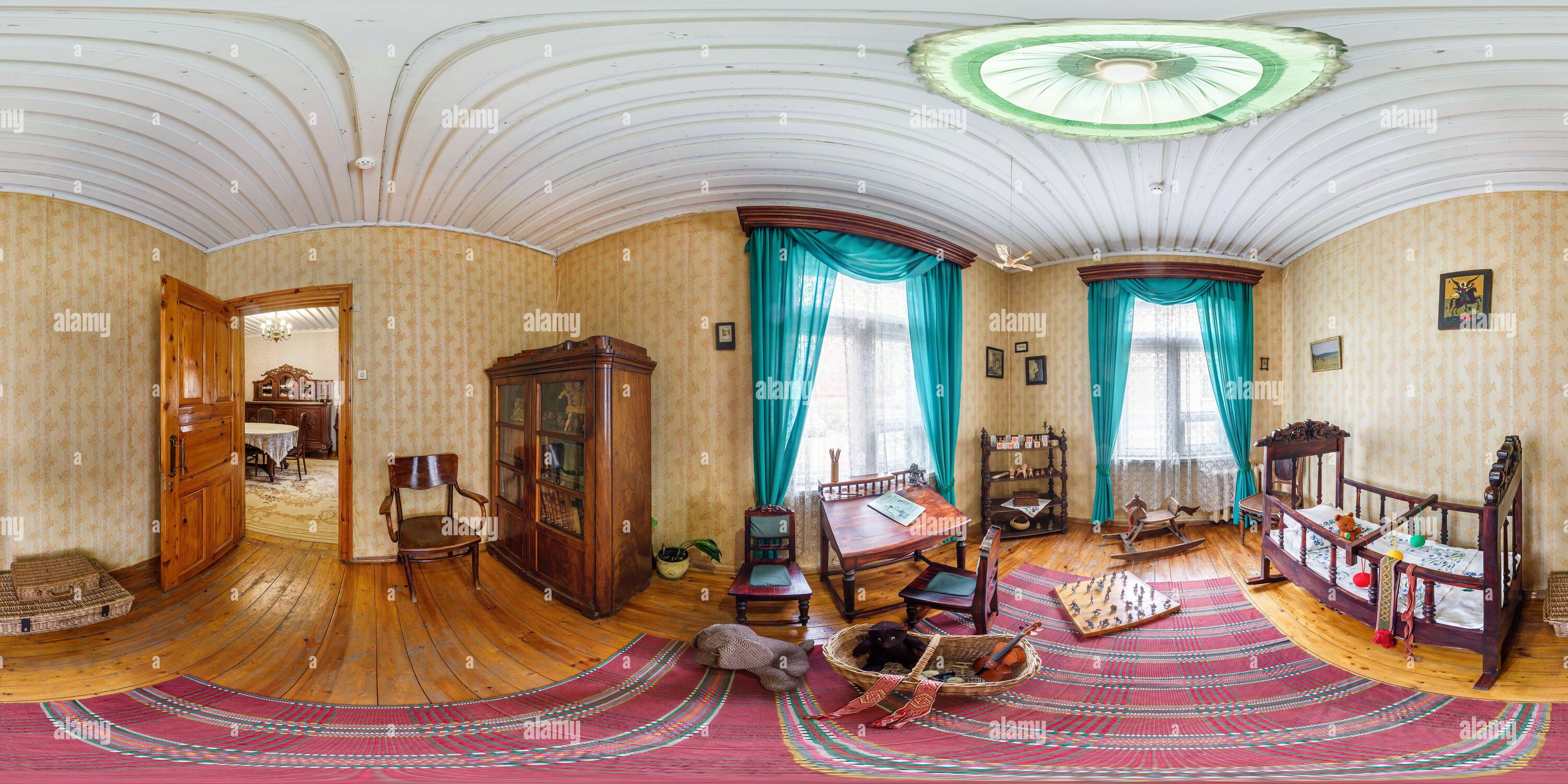 360 Grad Panorama Ansicht von Grodno, WEISSRUSSLAND - MAI 2019: Vollkugelförmiges, nahtloses hdri Panorama 360 Grad Winkel Blick ins Innere des Vintage-Schlafzimmers in äquirechteckigem Projekec