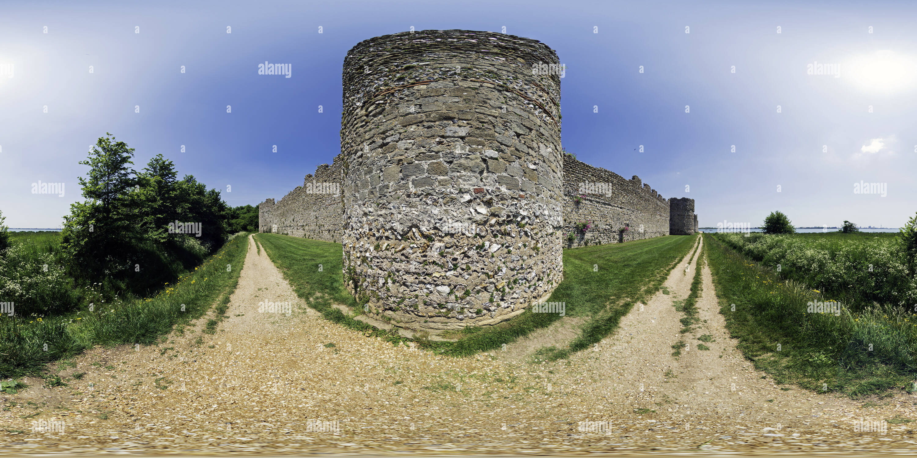 360 Grad Panorama Ansicht von Die von Römern erbaute Südwand in Portchester Castle, Hampshire