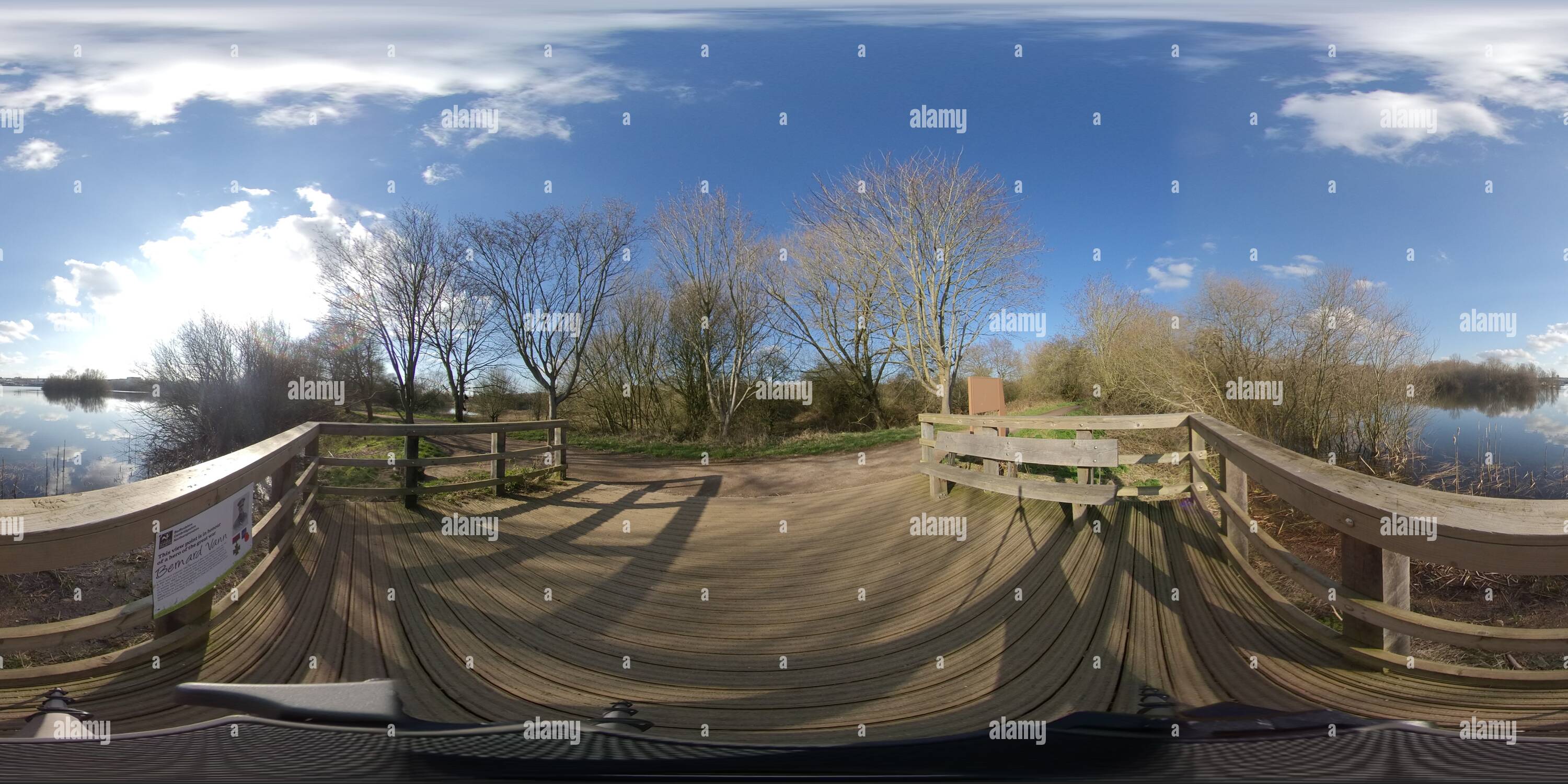 360 Grad Panorama Ansicht von Nene Wetlands Trust, Aussichtspunkt 3a auf der Terrasse der Rushden Lakes.