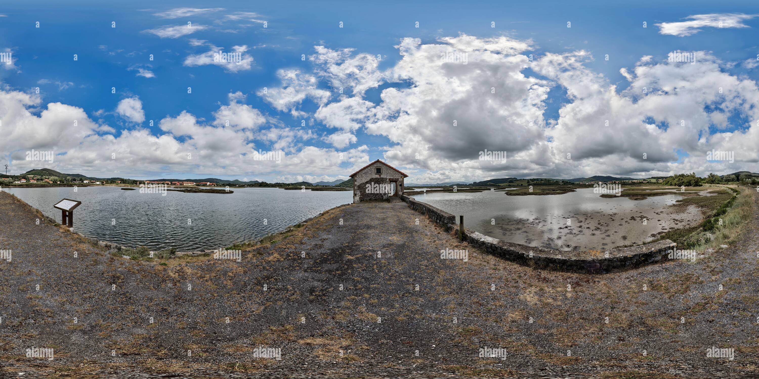 360 Grad Panorama Ansicht von 360 Grad Panorama: Gezeitenmühle Cerroja, Escalante, Kantabrien, Spanien, Europa