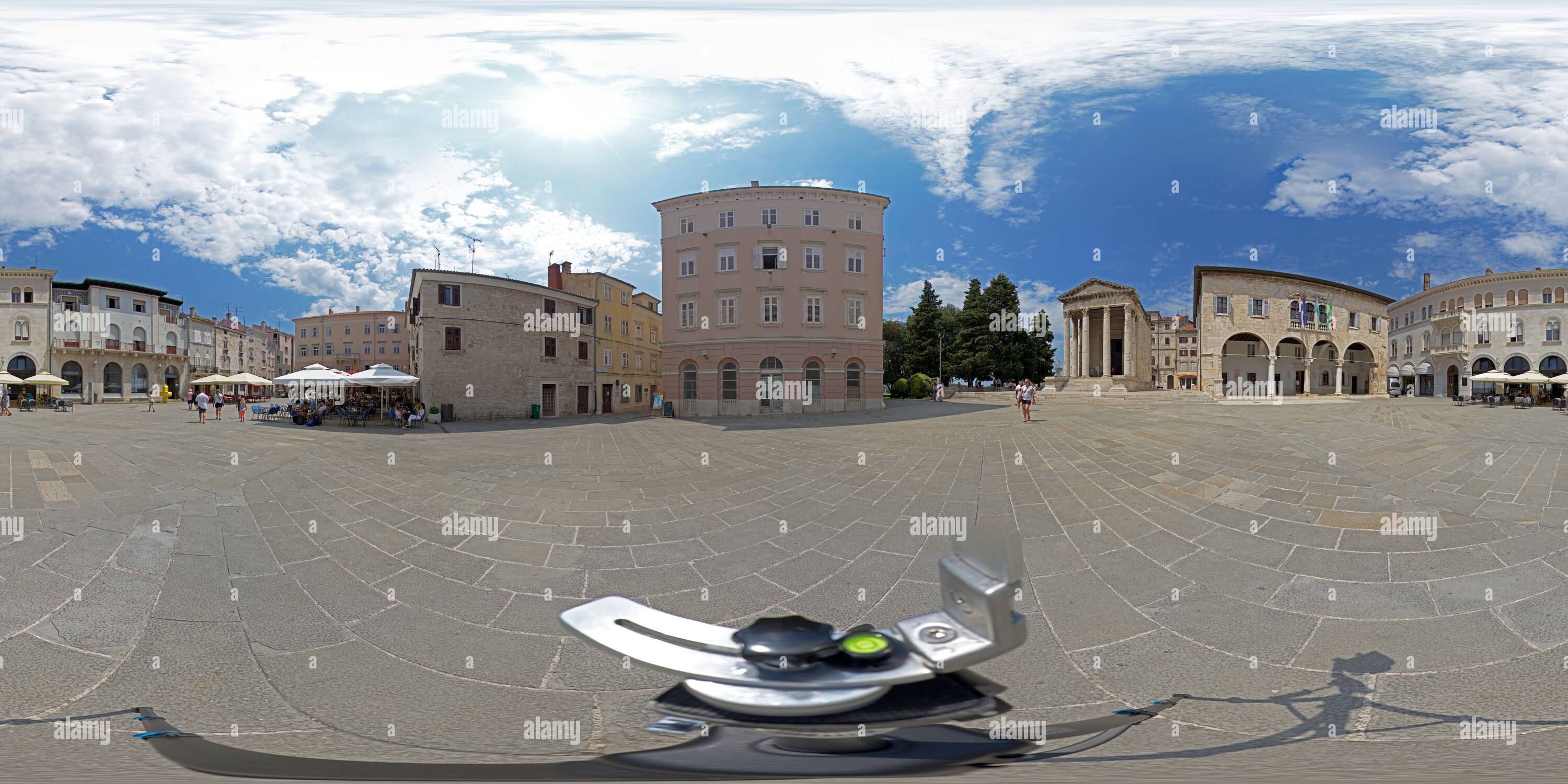 360 Grad Panorama Ansicht von 360 Grad Foto, Marktplatz mit Augustus-Tempel und Rathaus, Pula, Istrien, Kroatien