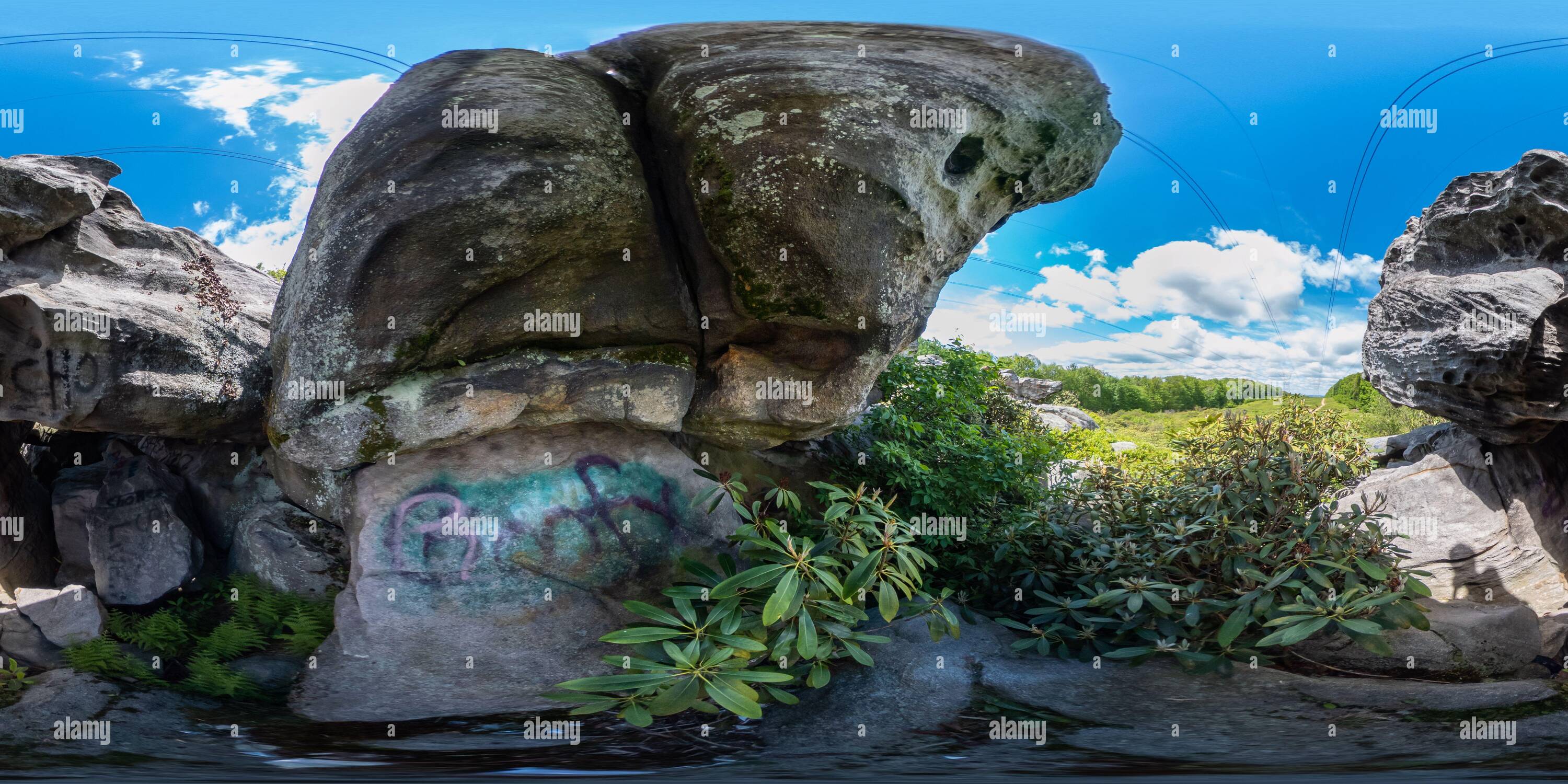 360 Grad Panorama Ansicht von Erkunden eines Boulderfeldes.