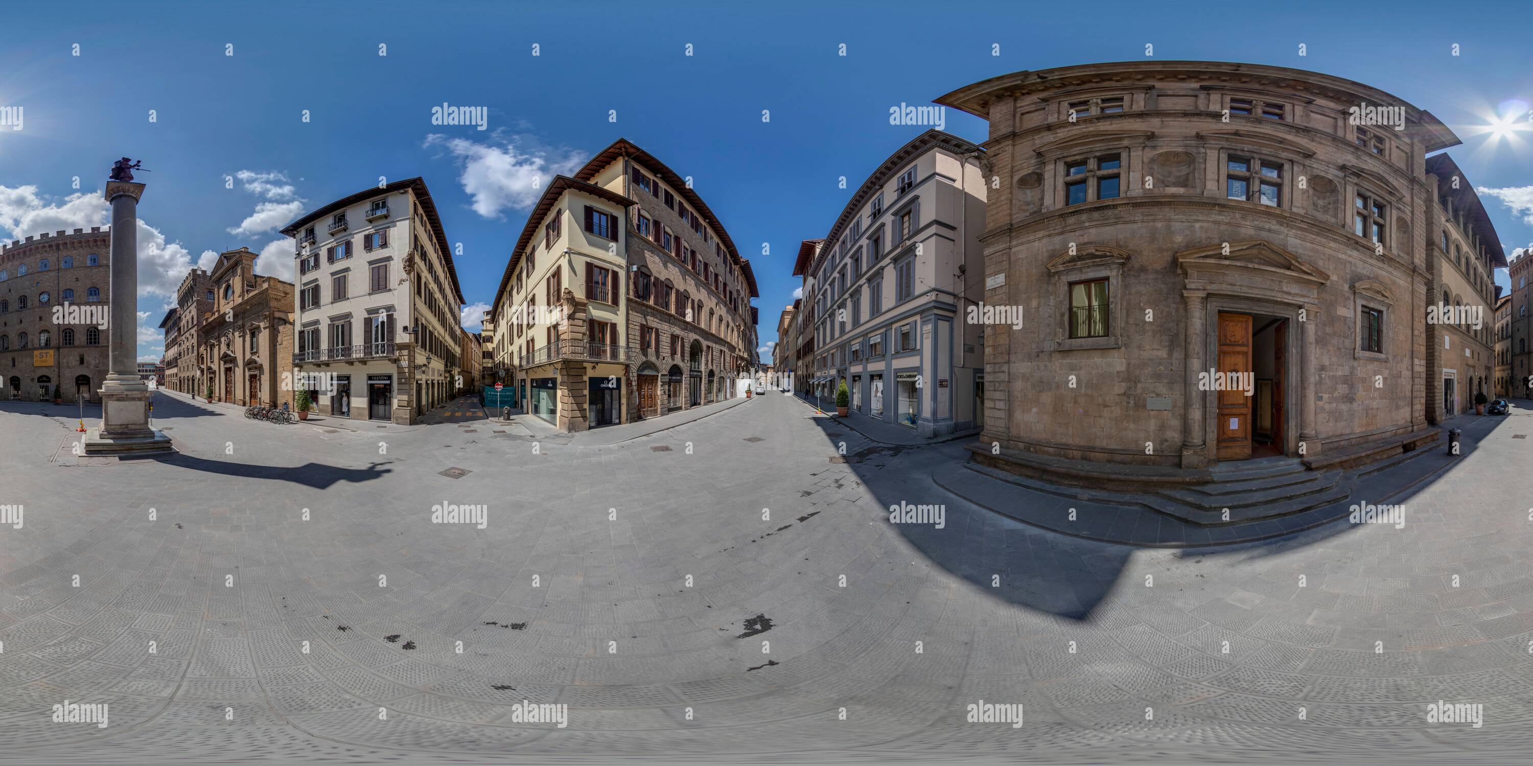 360 Grad Panorama Ansicht von Eine ungewöhnliche und nie zuvor gesehene Via Tornabuoni Florence. Spektakulär und leer, aber gleichzeitig lebendig und ergreifend in den 360-Grad-Bildern.