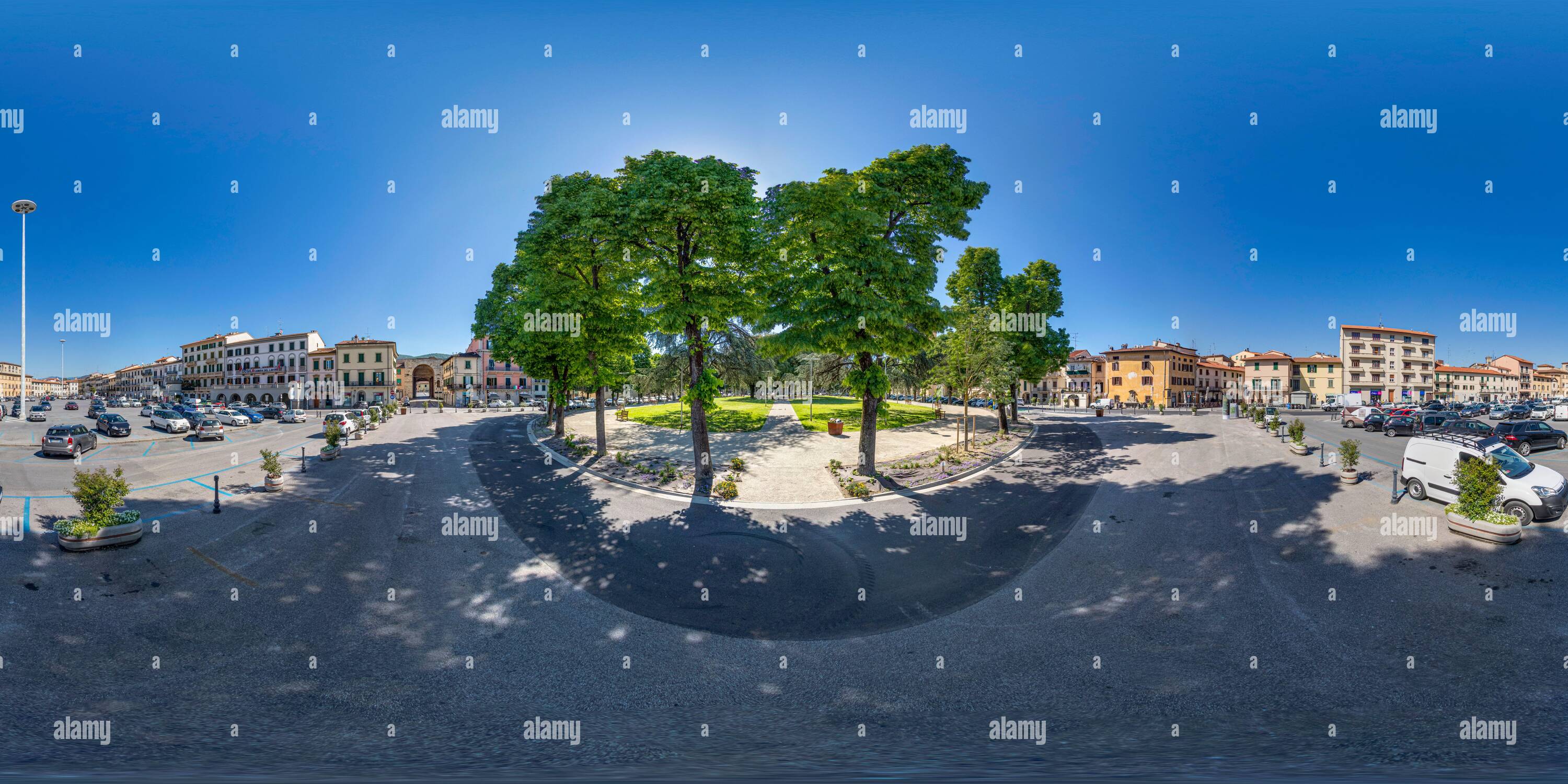 360 Grad Panorama Ansicht von Ein ungewöhnliches und nie zuvor gesehenes Prato. Spektakulär und leer zugleich, lebendig und ergreifend in den 360-Grad-Bildern.