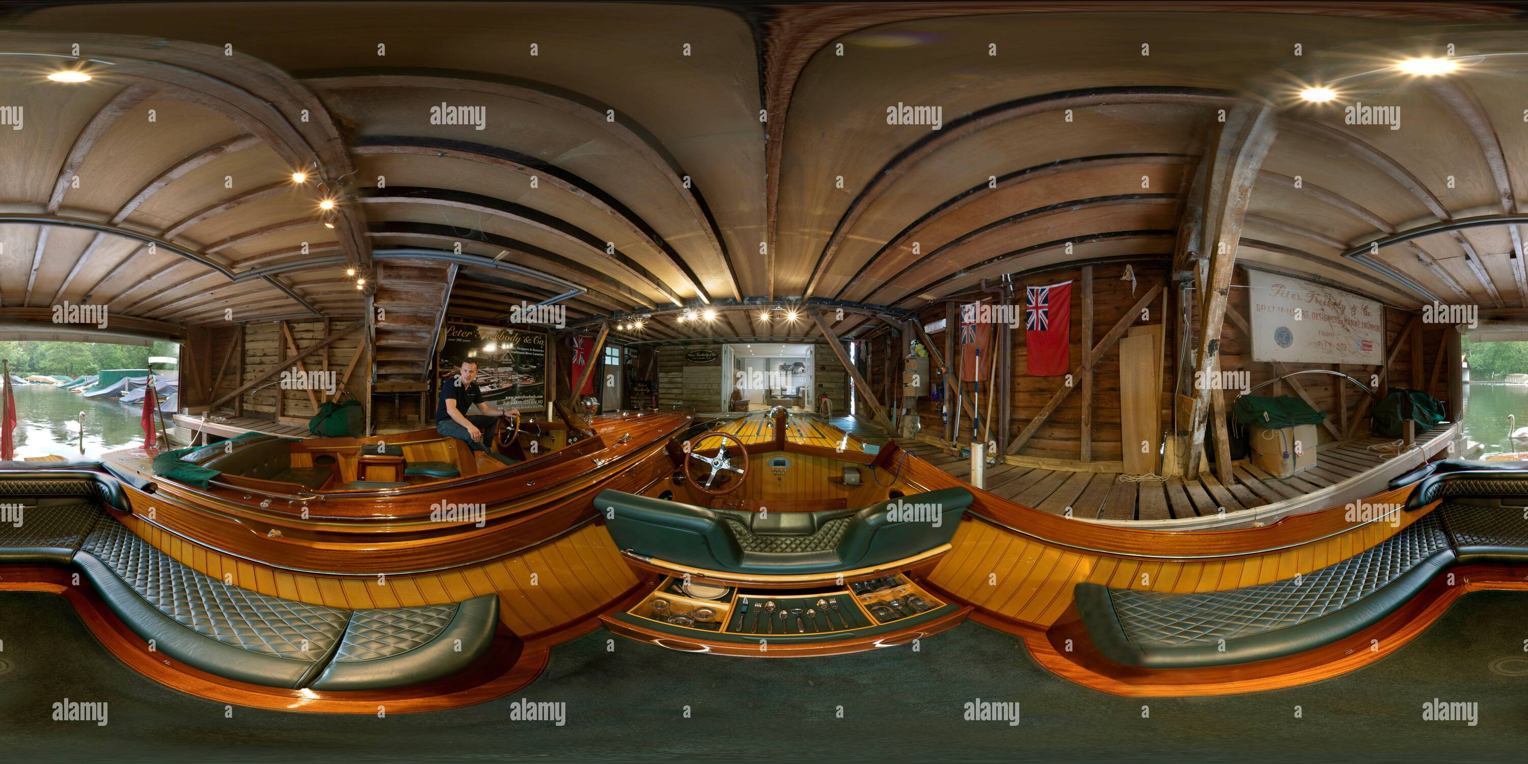 360 Grad Panorama Ansicht von Showroom von Peter Freebody & Co, Bootsbauer an der Themse in Hurley, Berkshire. BILDNACHWEIS : MARK PAIN / ALAMY STOCK BILD